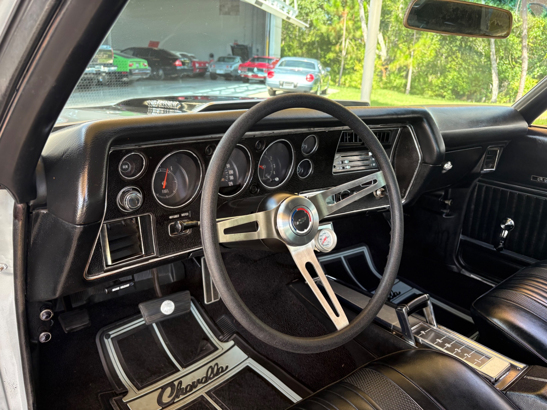 Vehicle photo 38