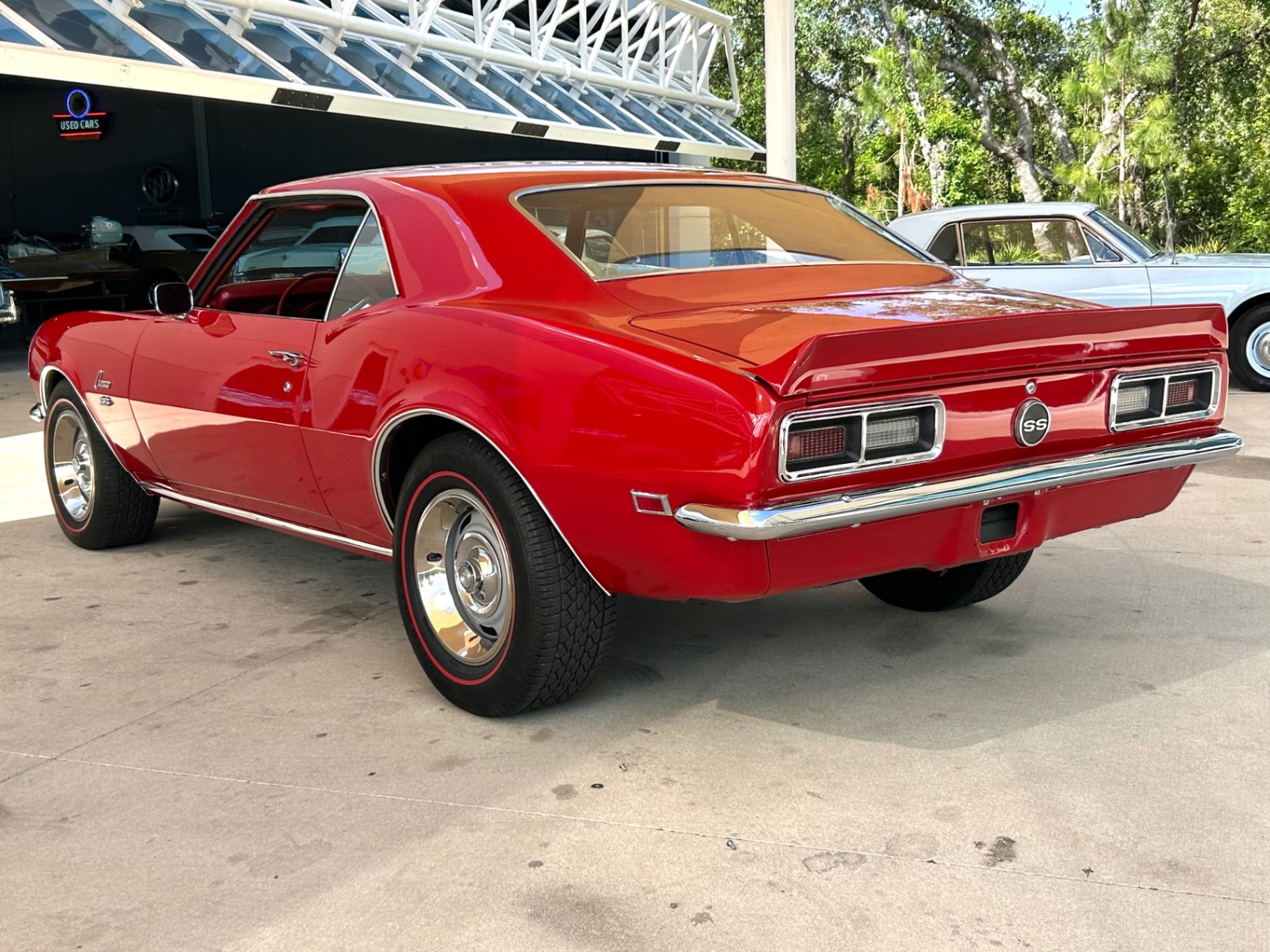 Vehicle photo 10