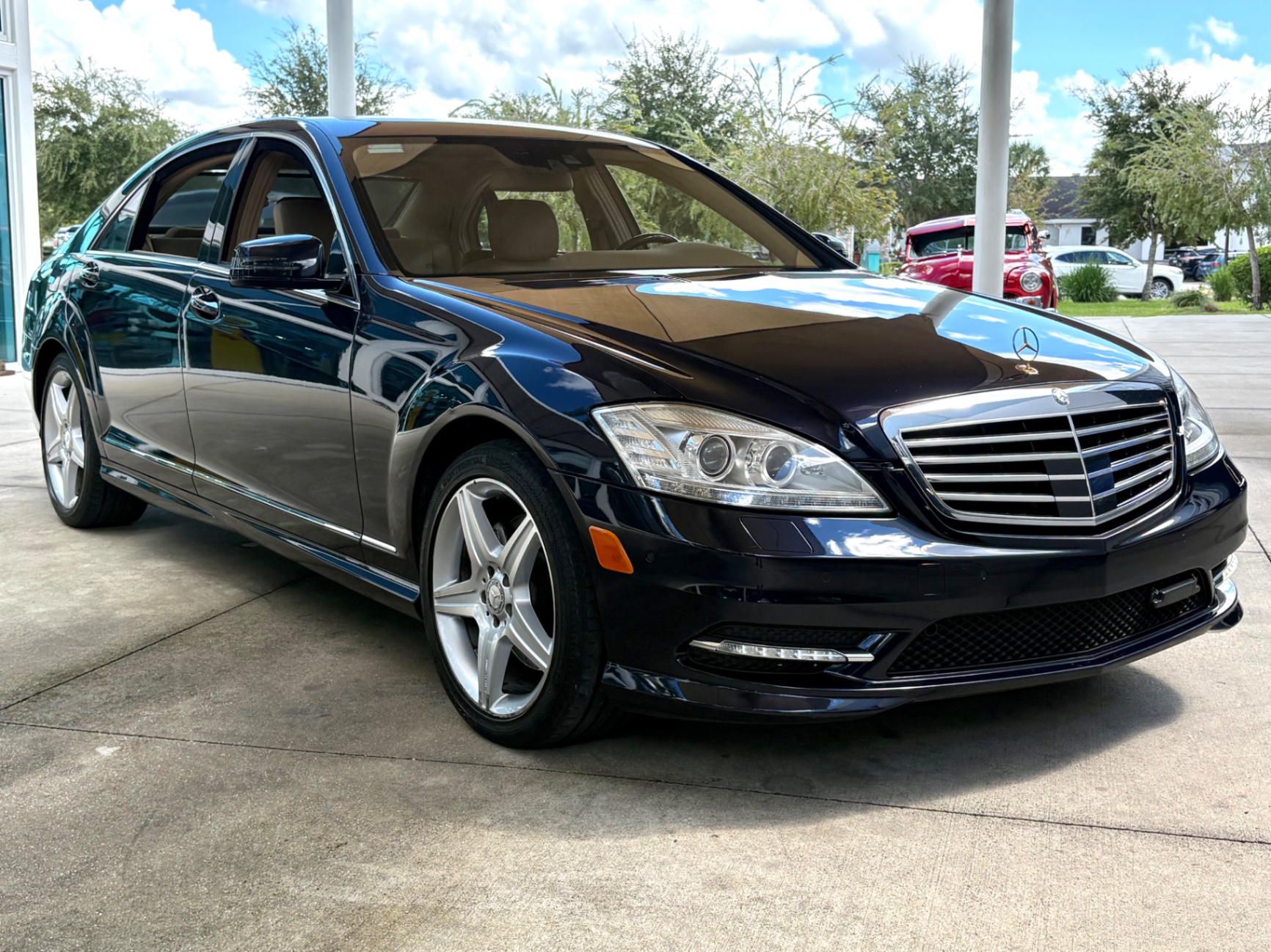 Vehicle photo 4