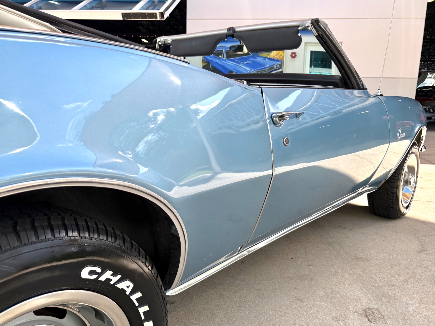 Vehicle photo 17