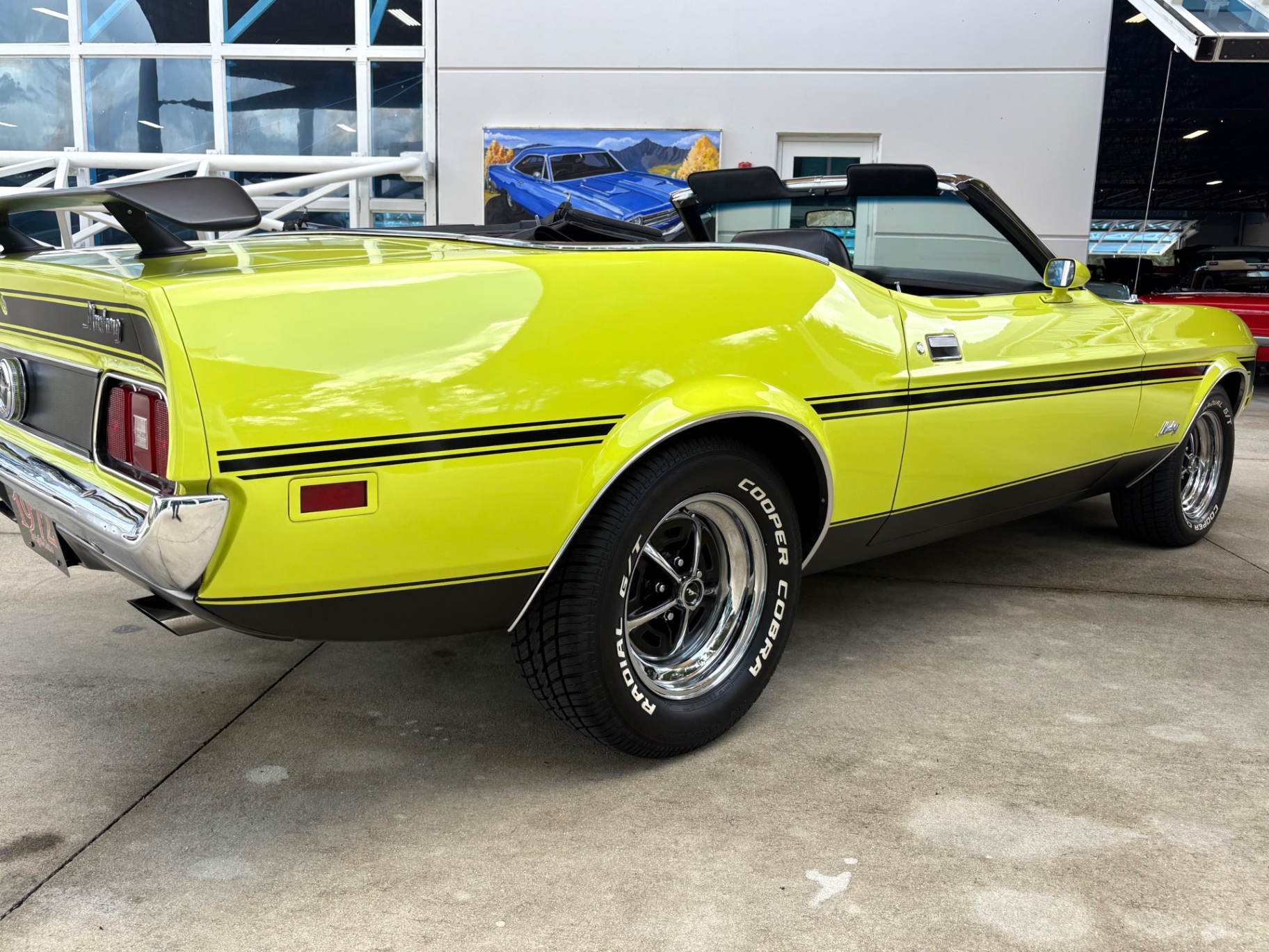Vehicle photo 16