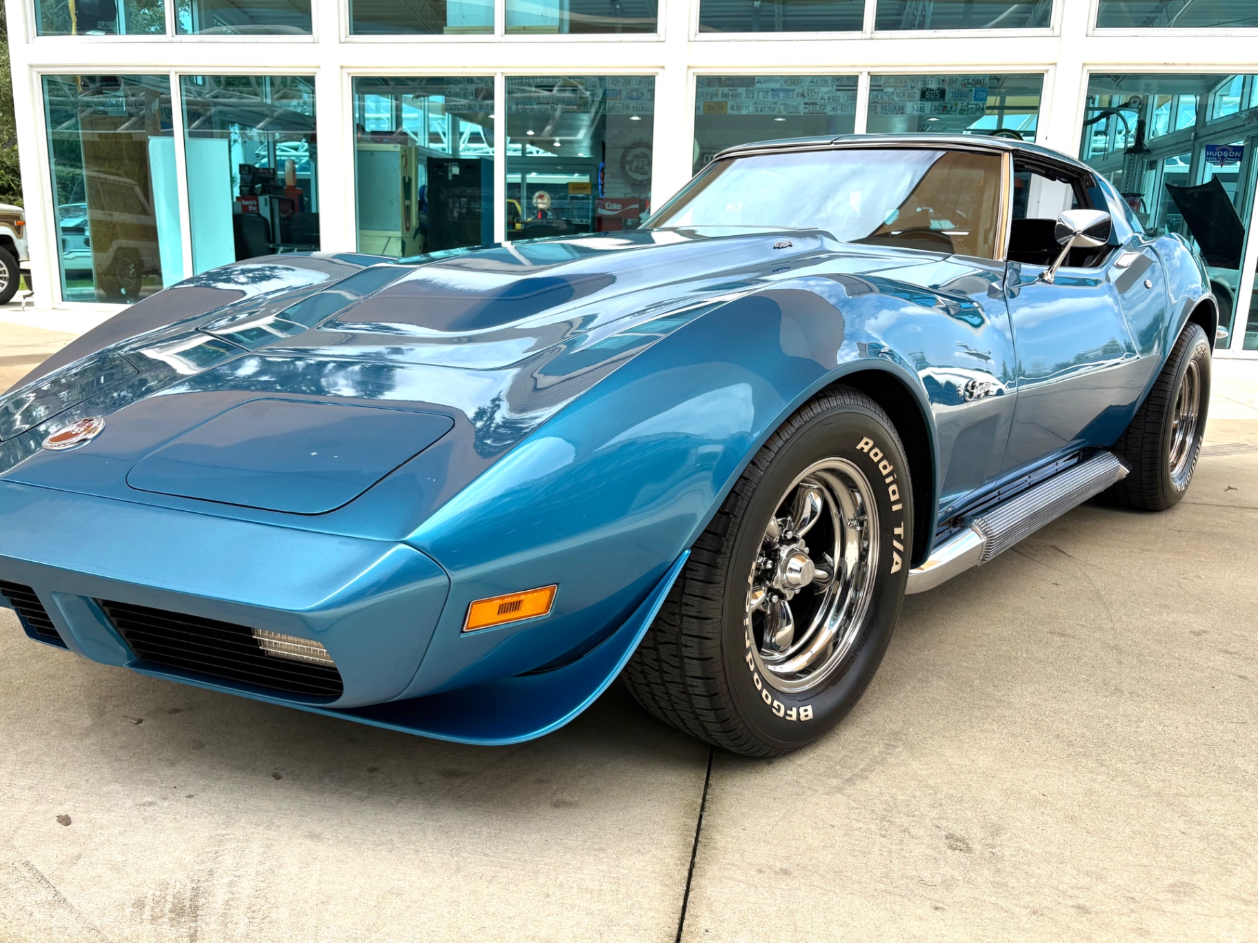Vehicle photo 12