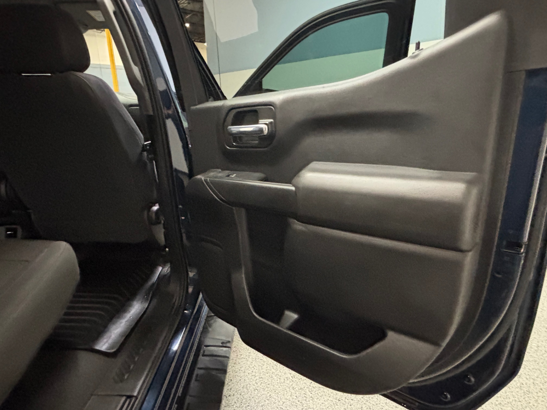 Vehicle photo 24