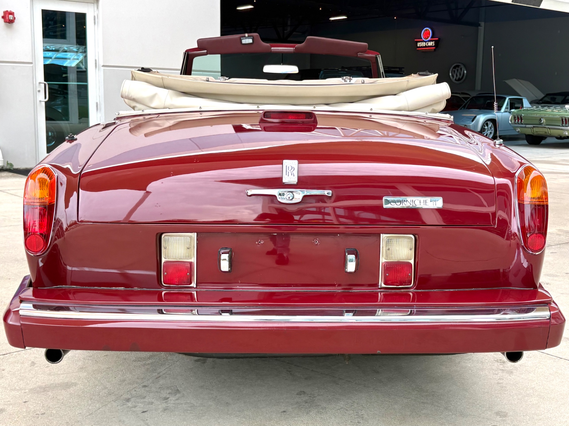 Vehicle photo 7