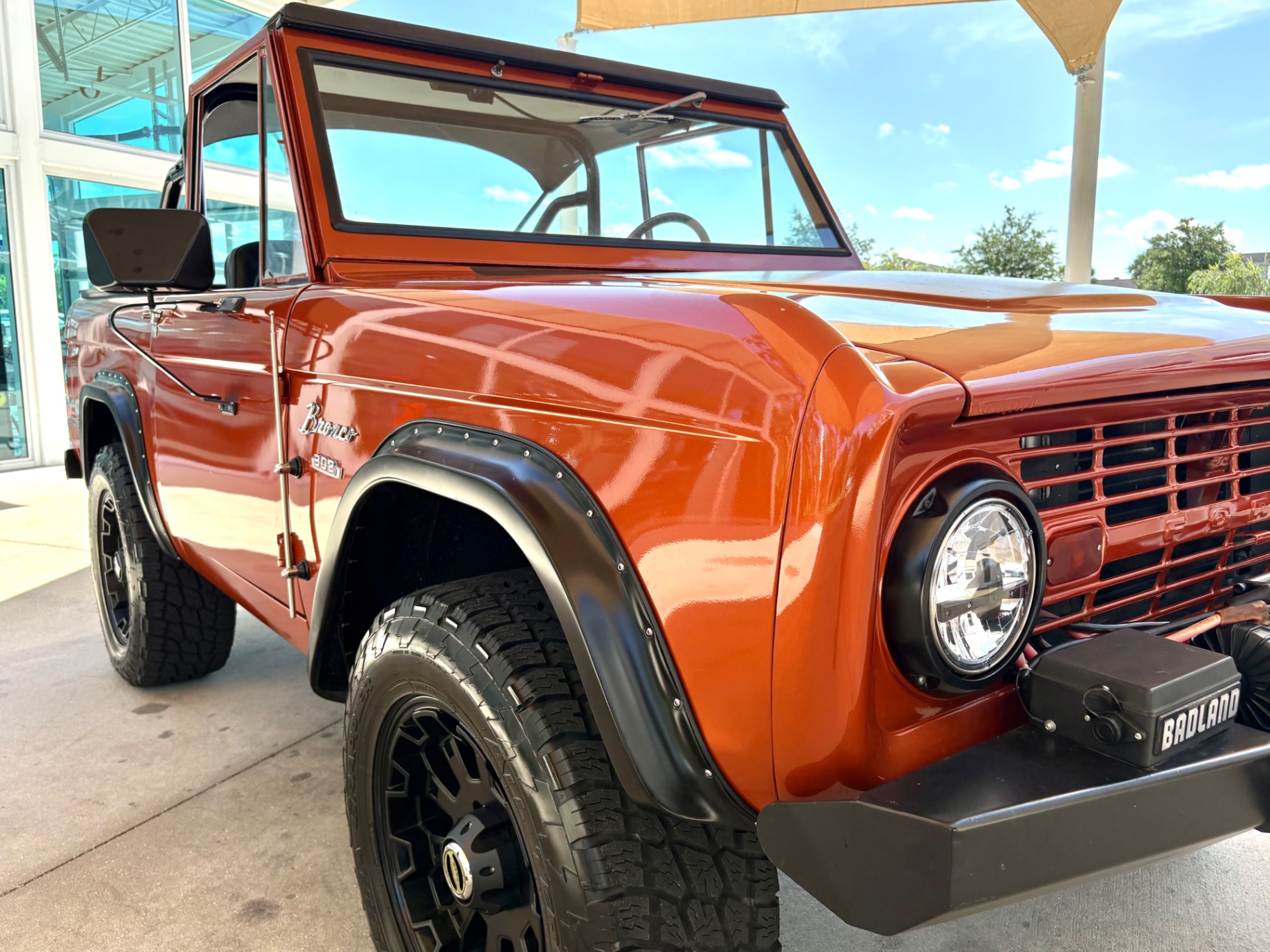 Vehicle photo 18