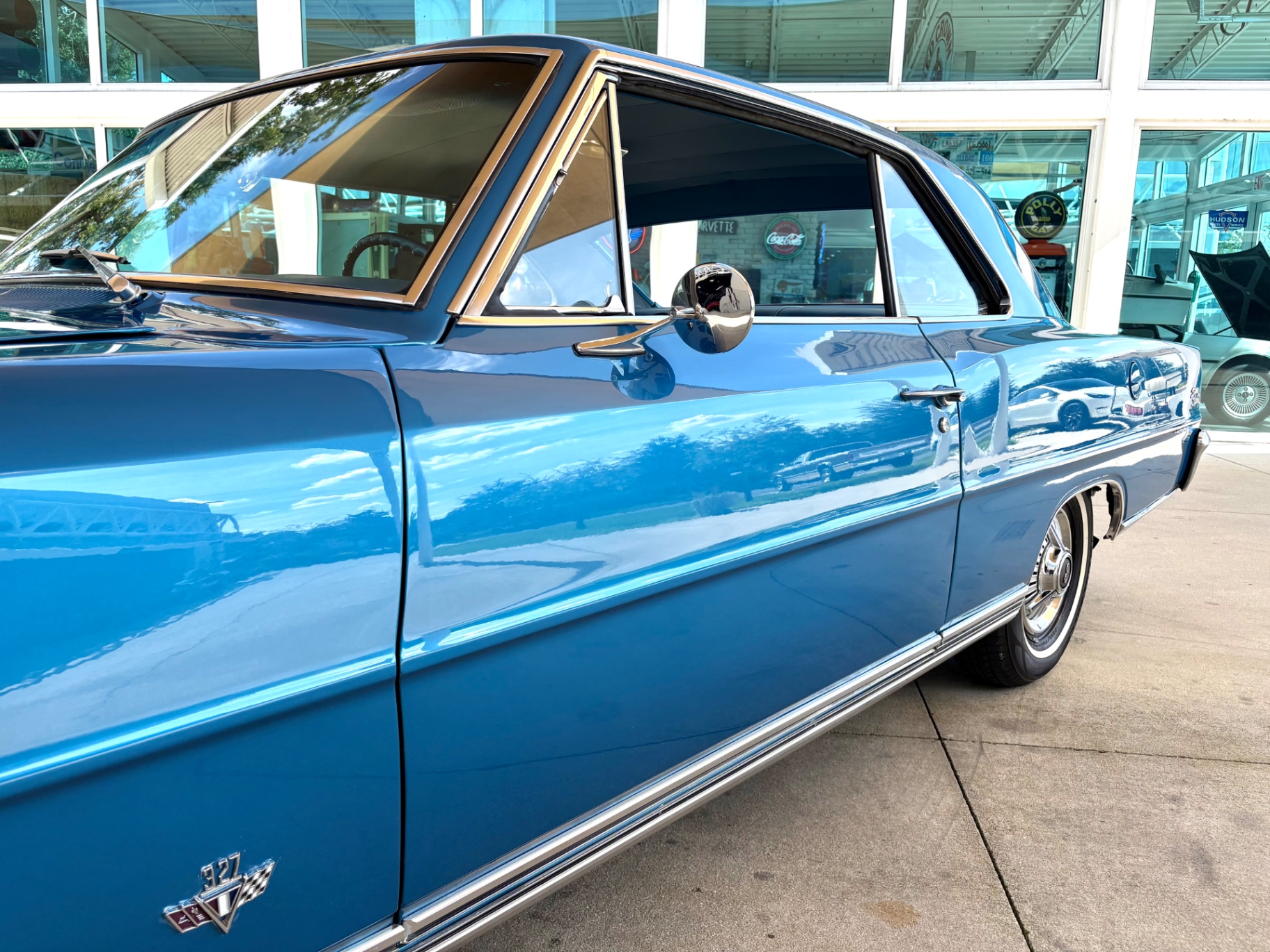 Vehicle photo 12