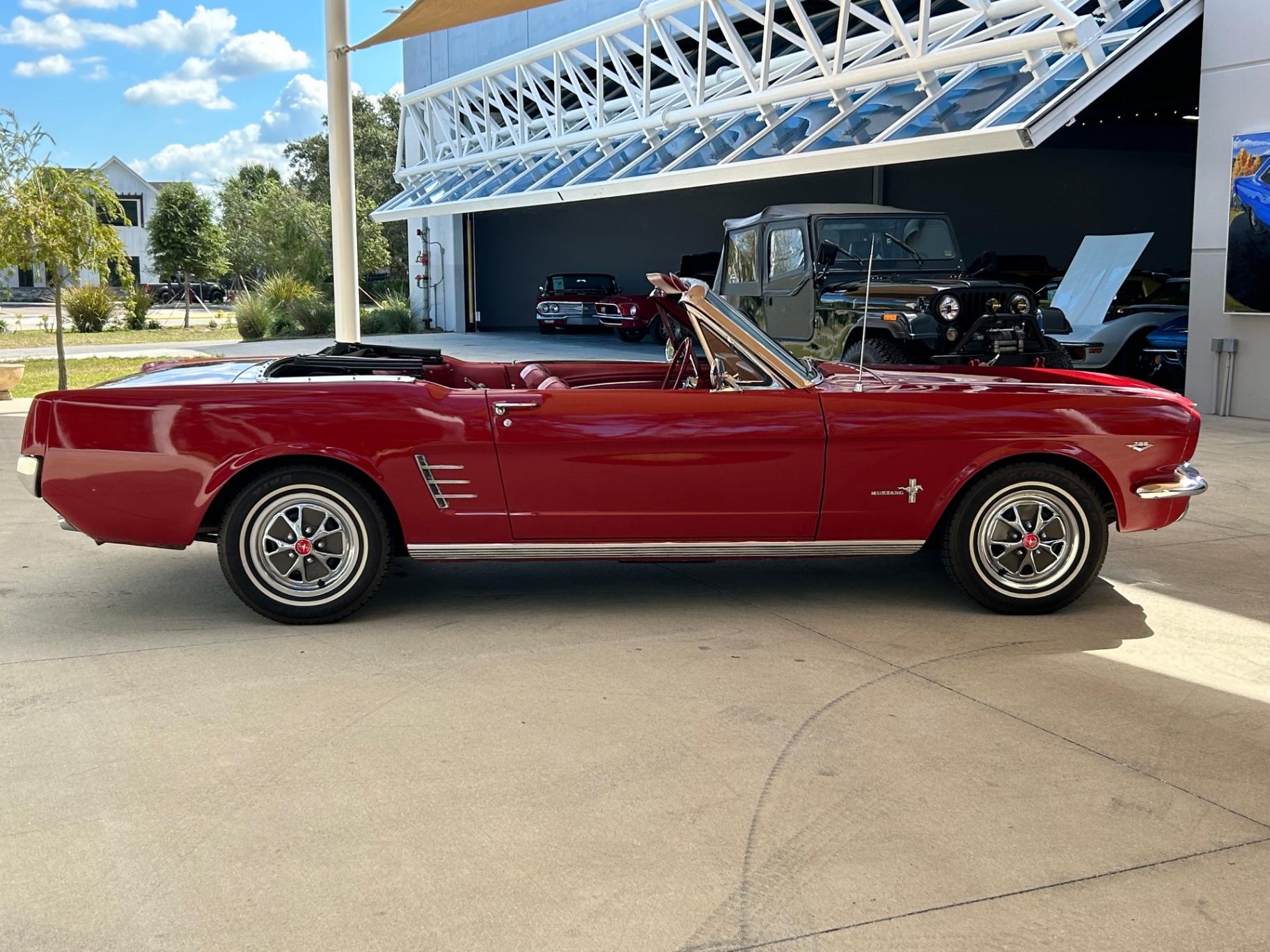 Vehicle photo 4