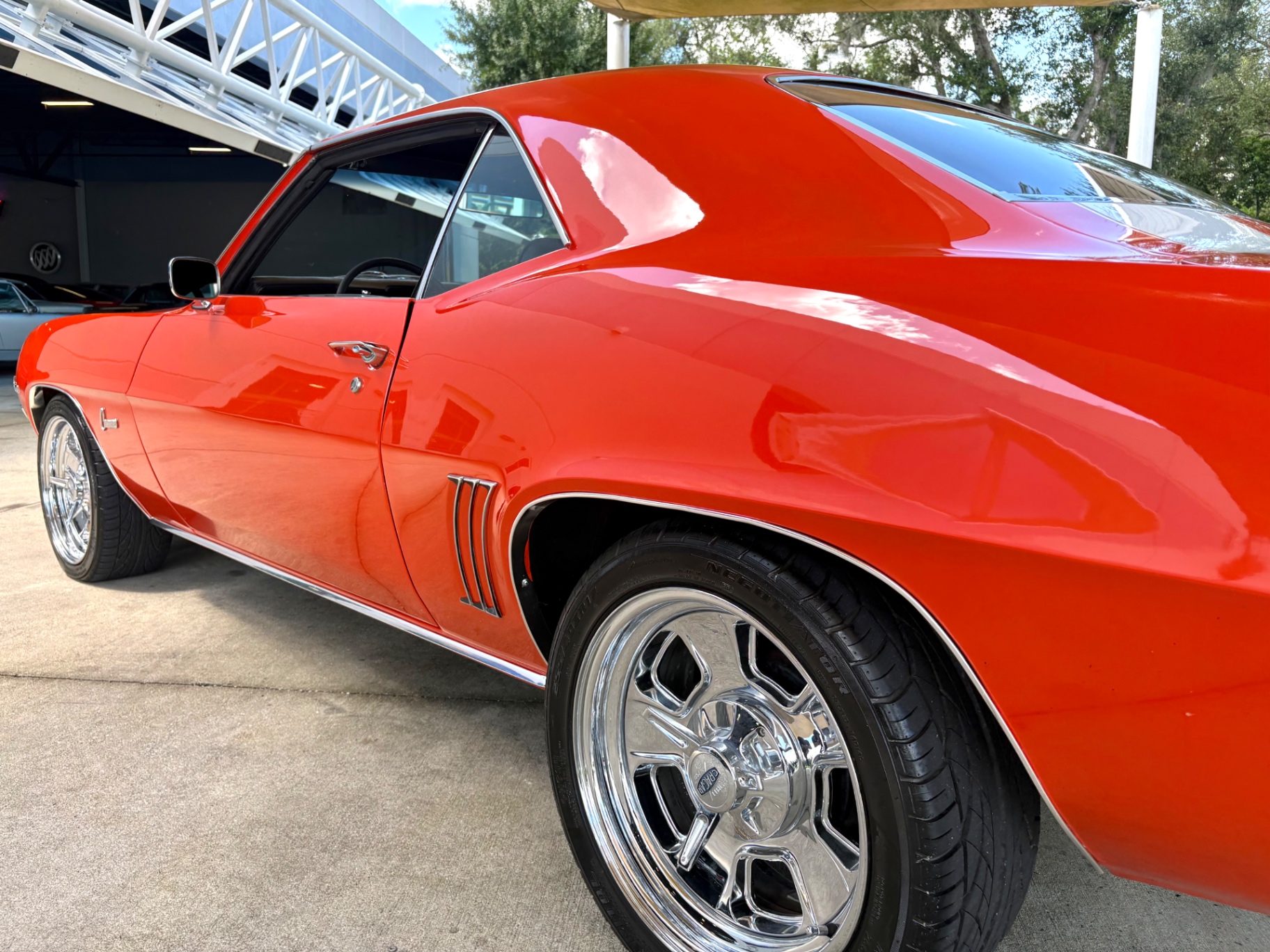 Vehicle photo 14