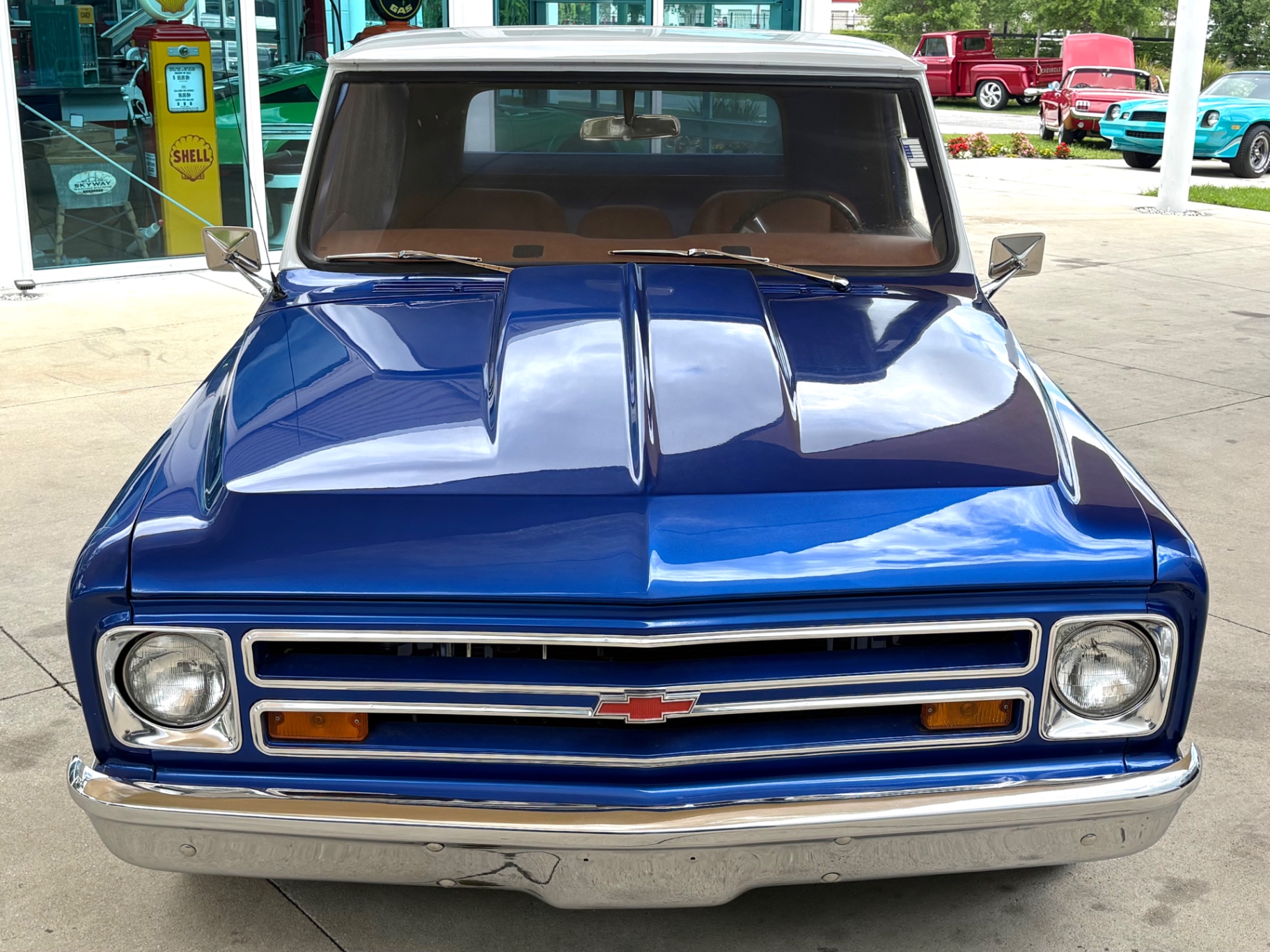 Vehicle photo 3