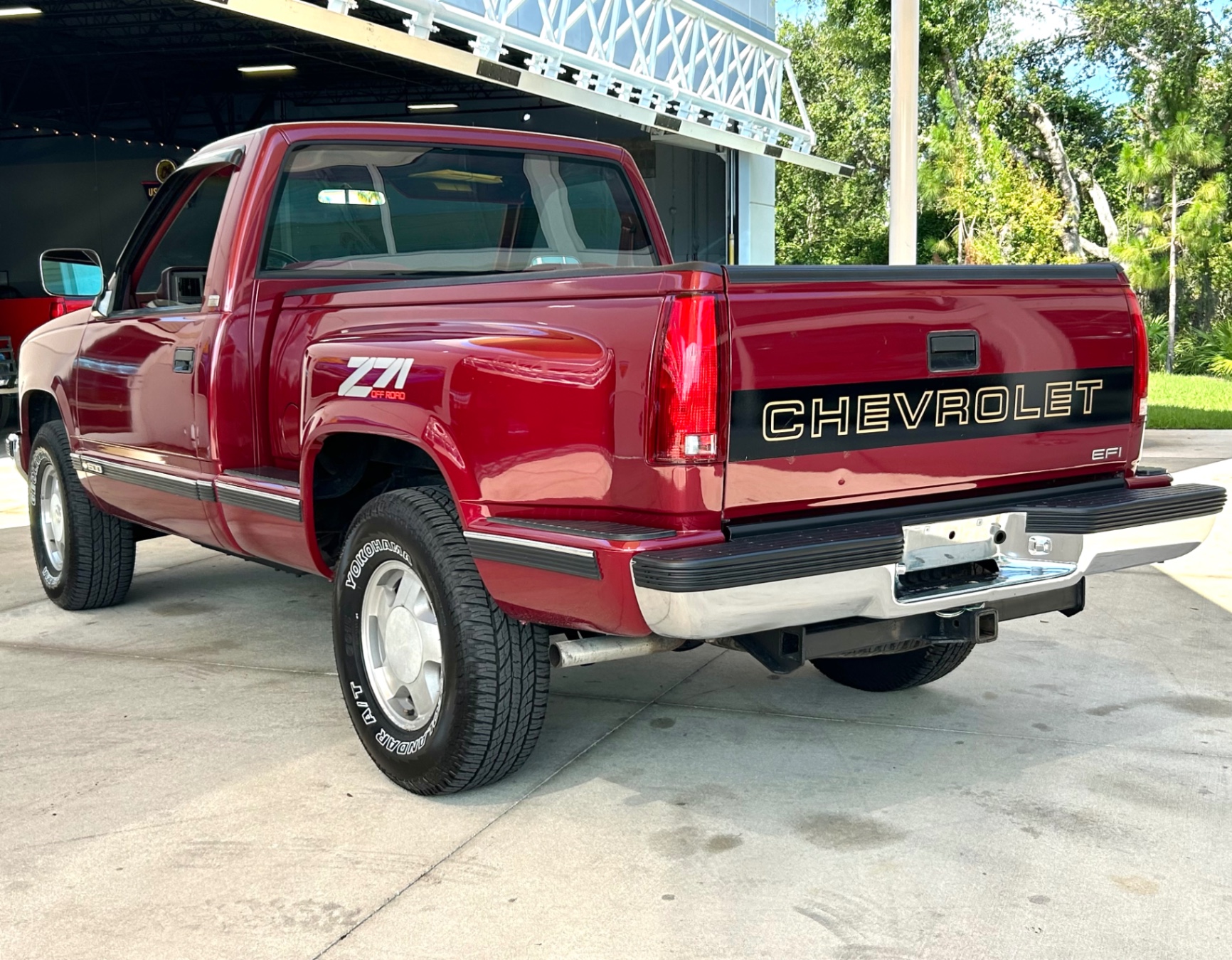 Vehicle photo 8