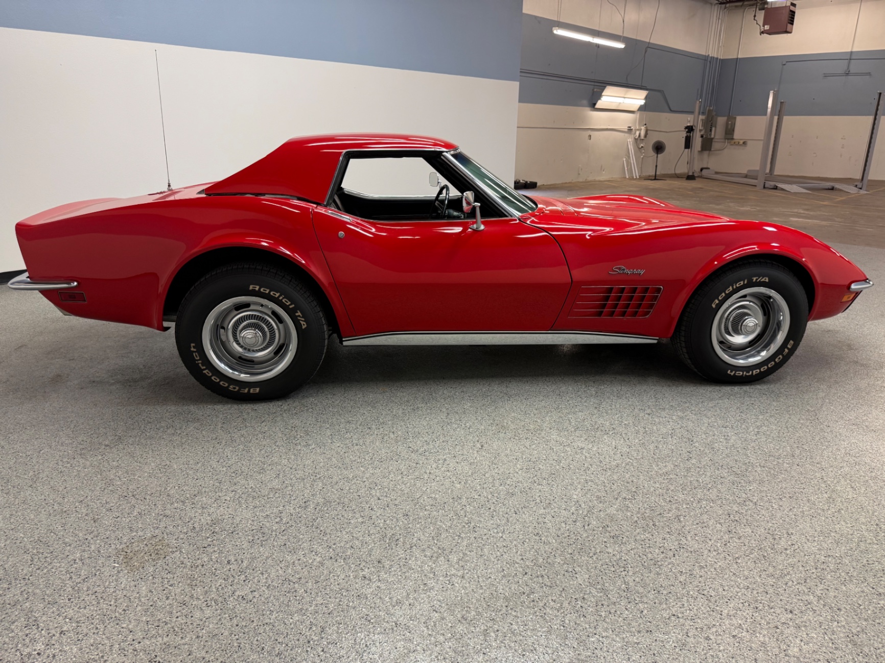 Vehicle photo 6