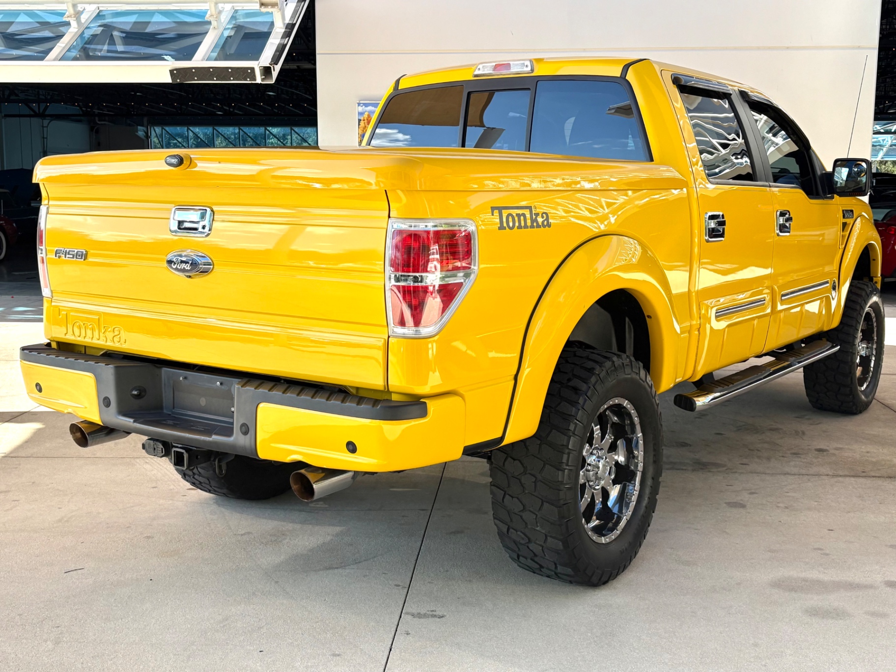 Vehicle photo 5
