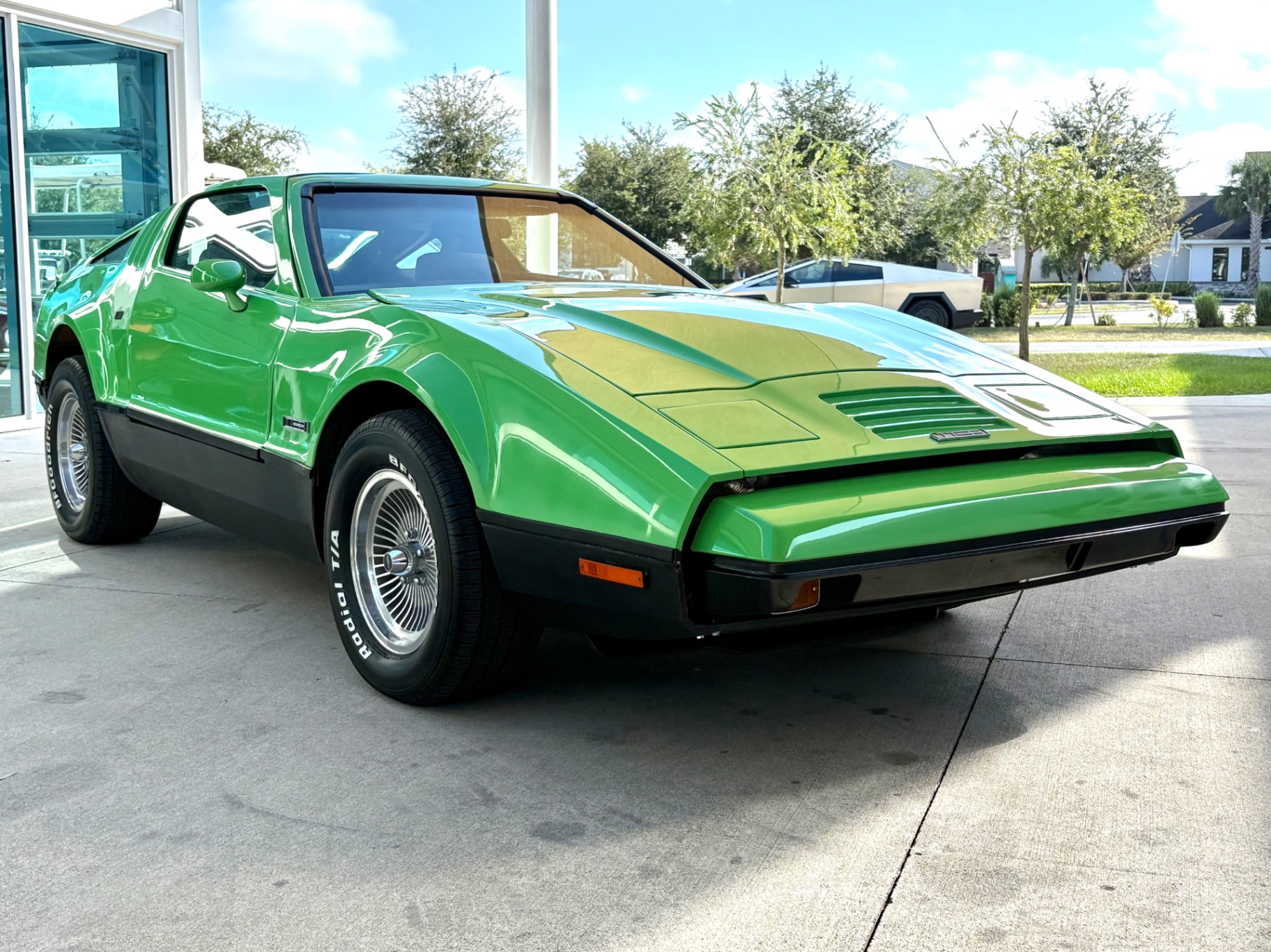 Vehicle photo 4