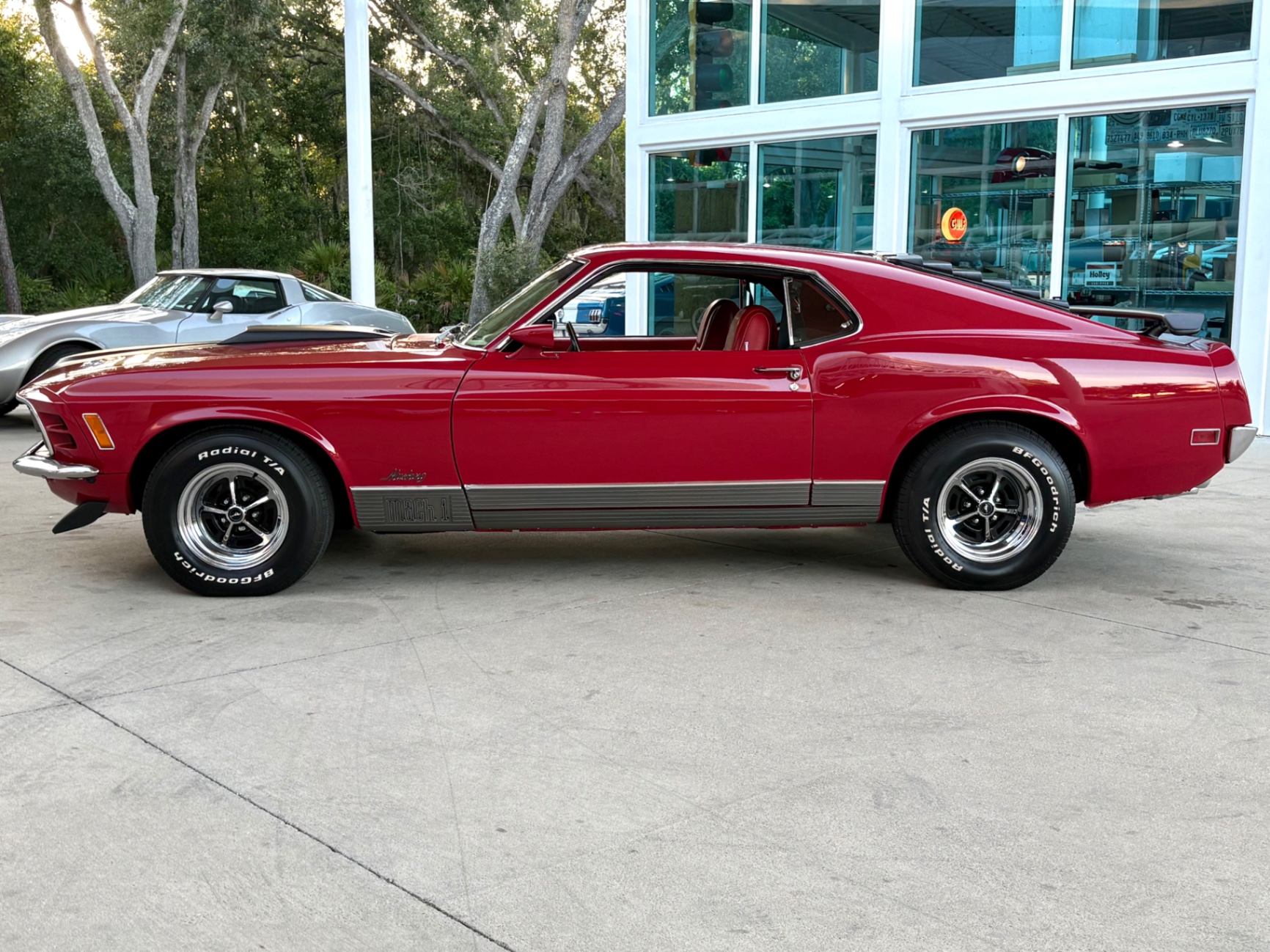 Vehicle photo 10