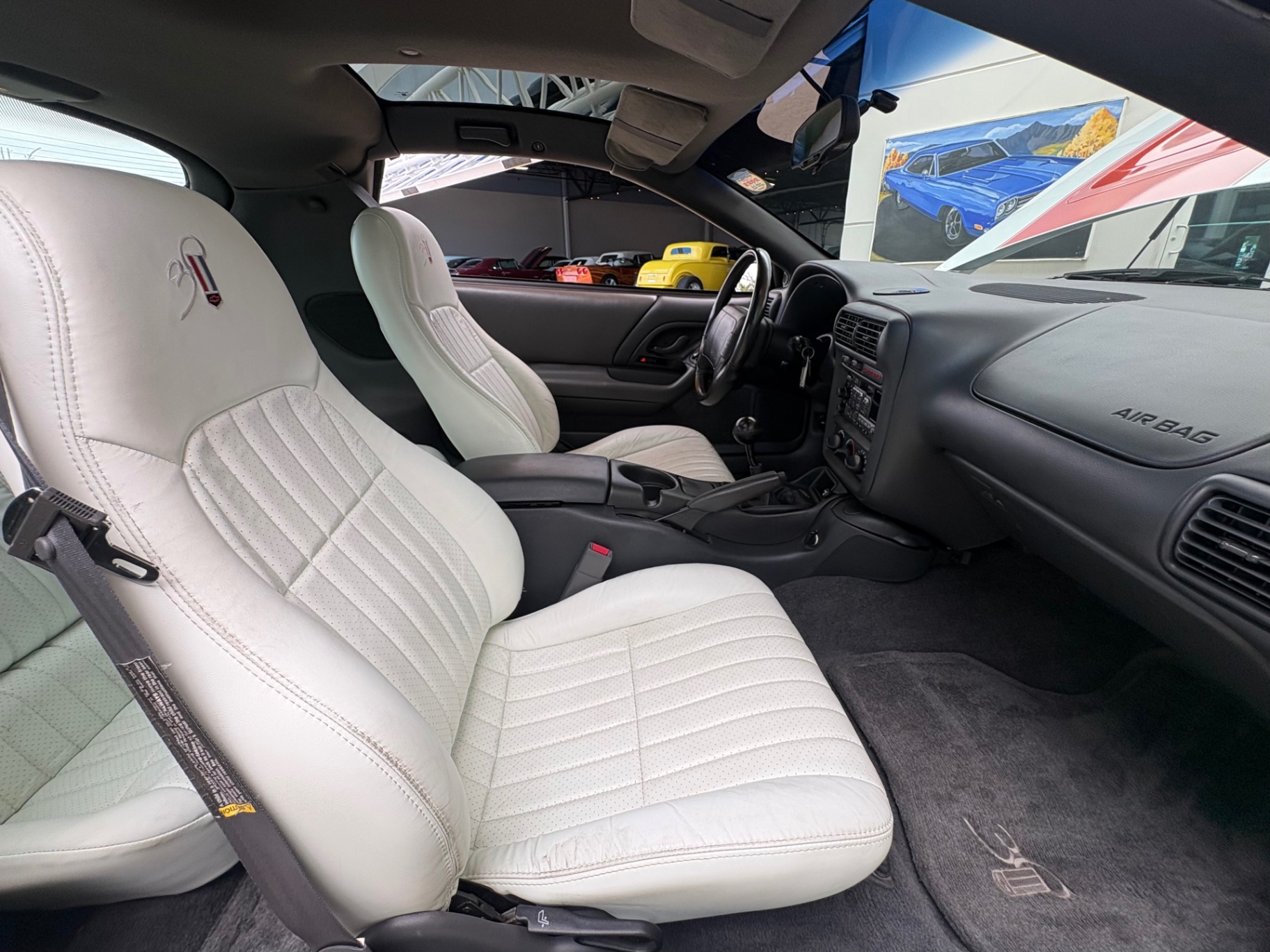 Vehicle photo 37