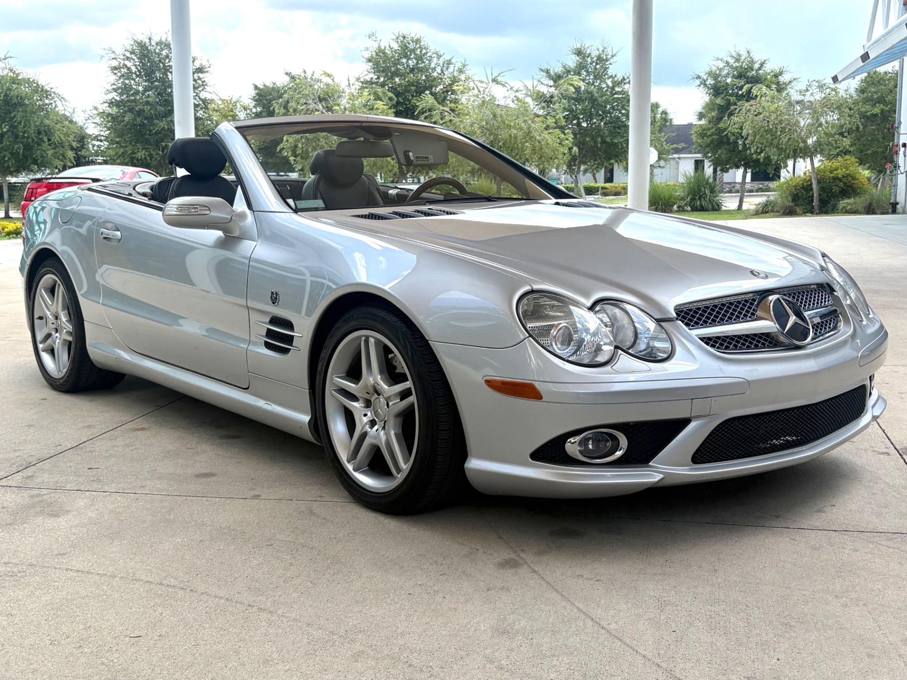 Vehicle photo 4