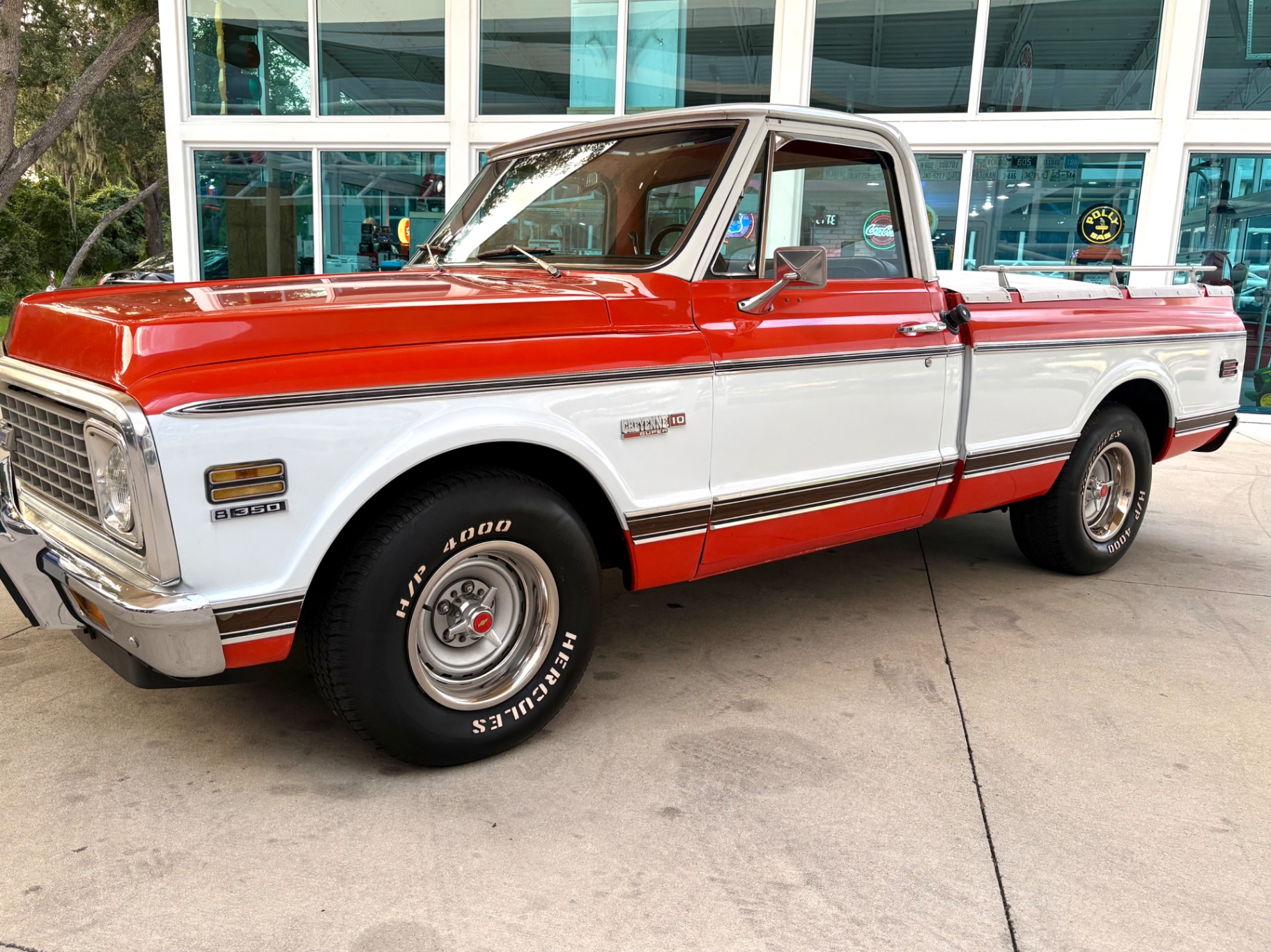 Vehicle photo 12