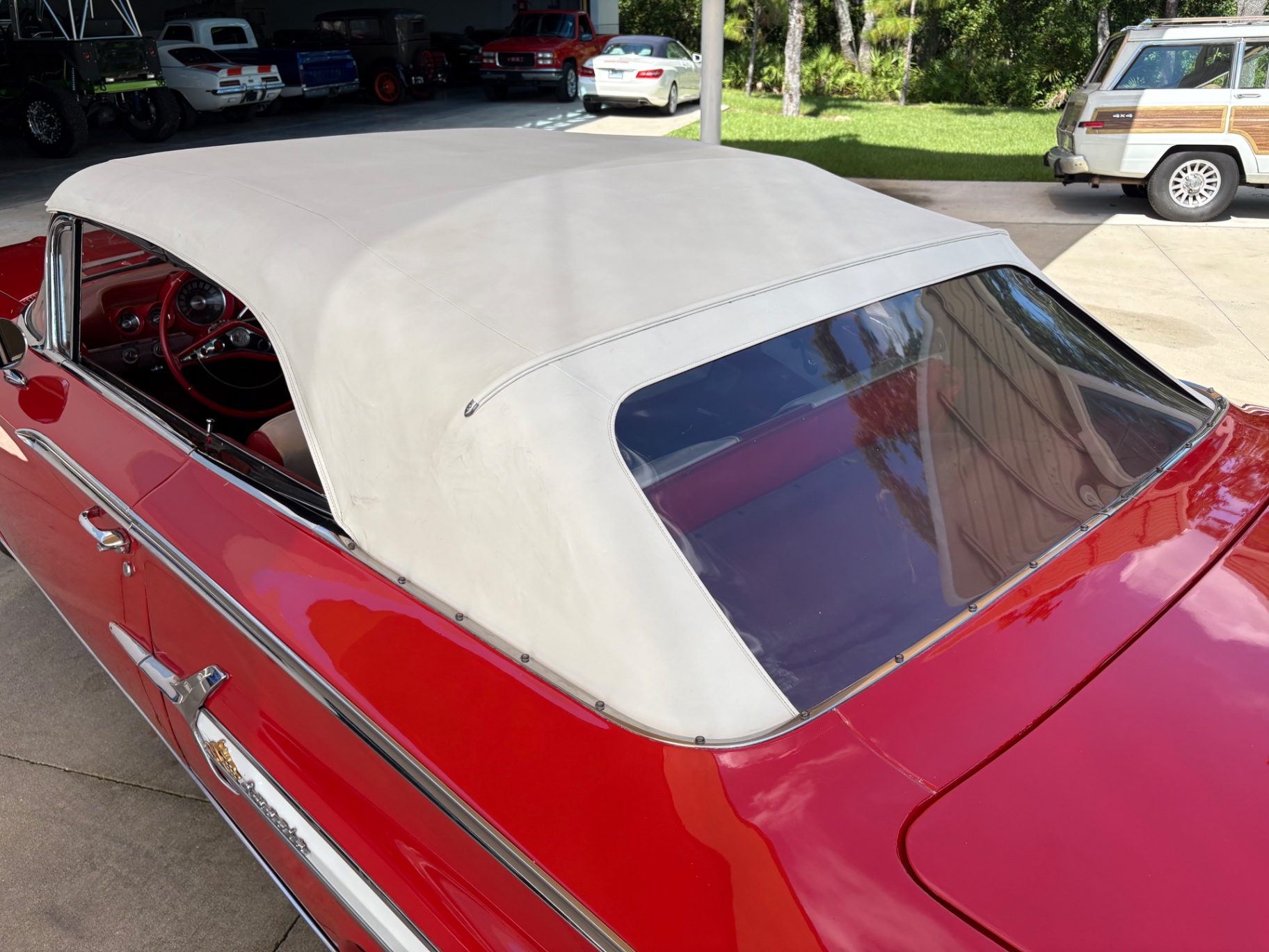Vehicle photo 23