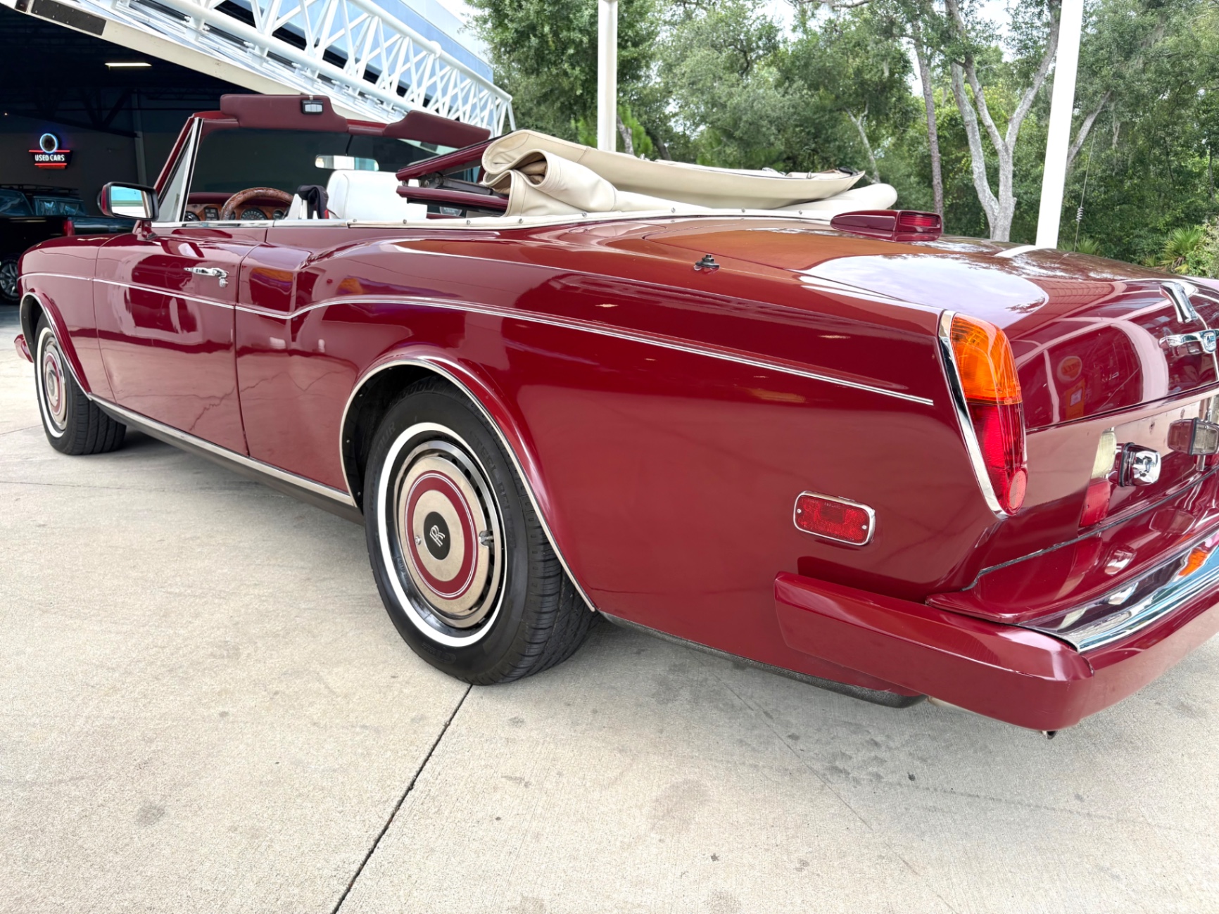 Vehicle photo 15