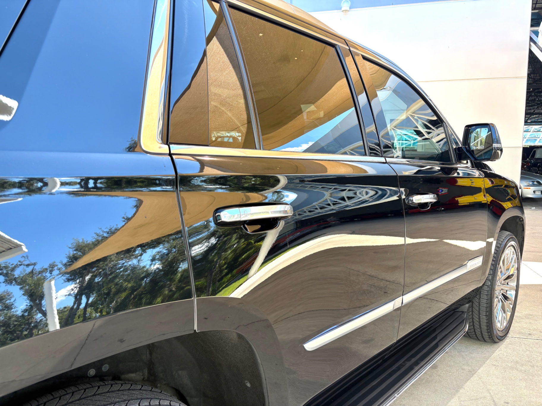 Vehicle photo 17