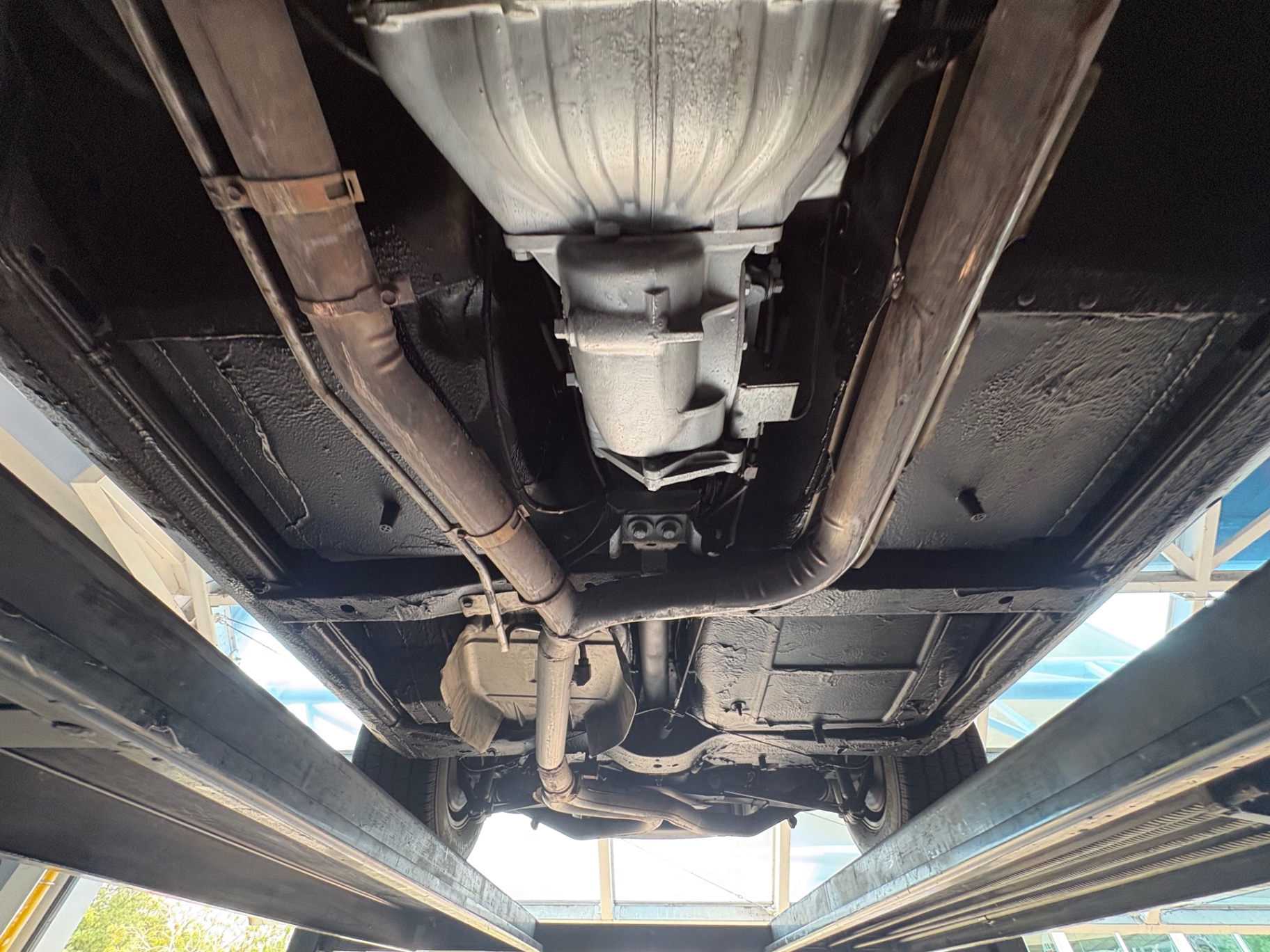 Vehicle photo 54