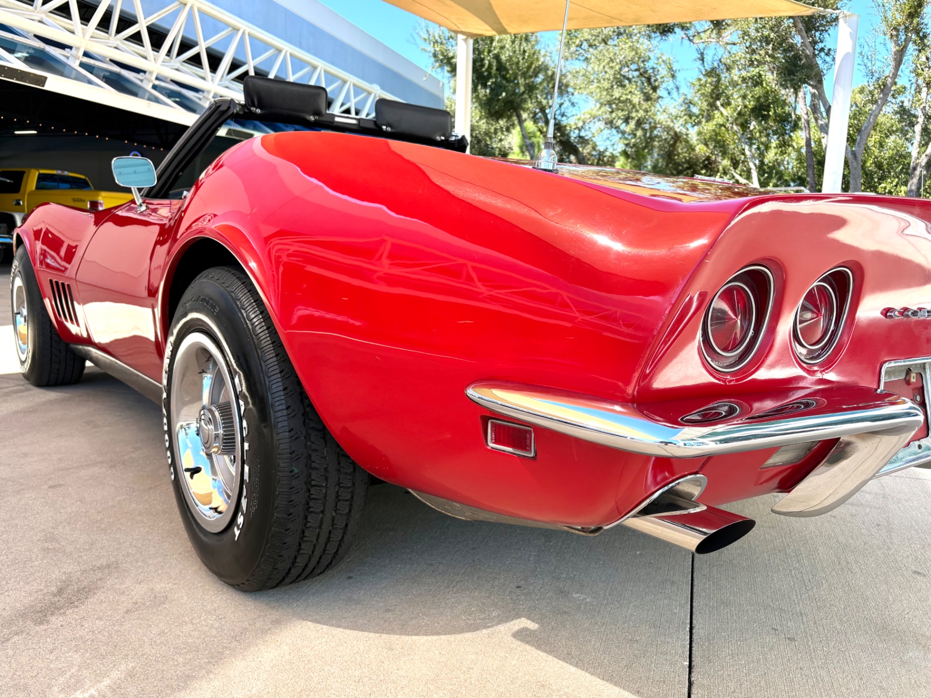 Vehicle photo 14
