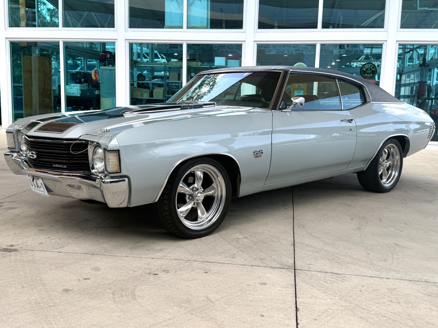 Vehicle photo 11