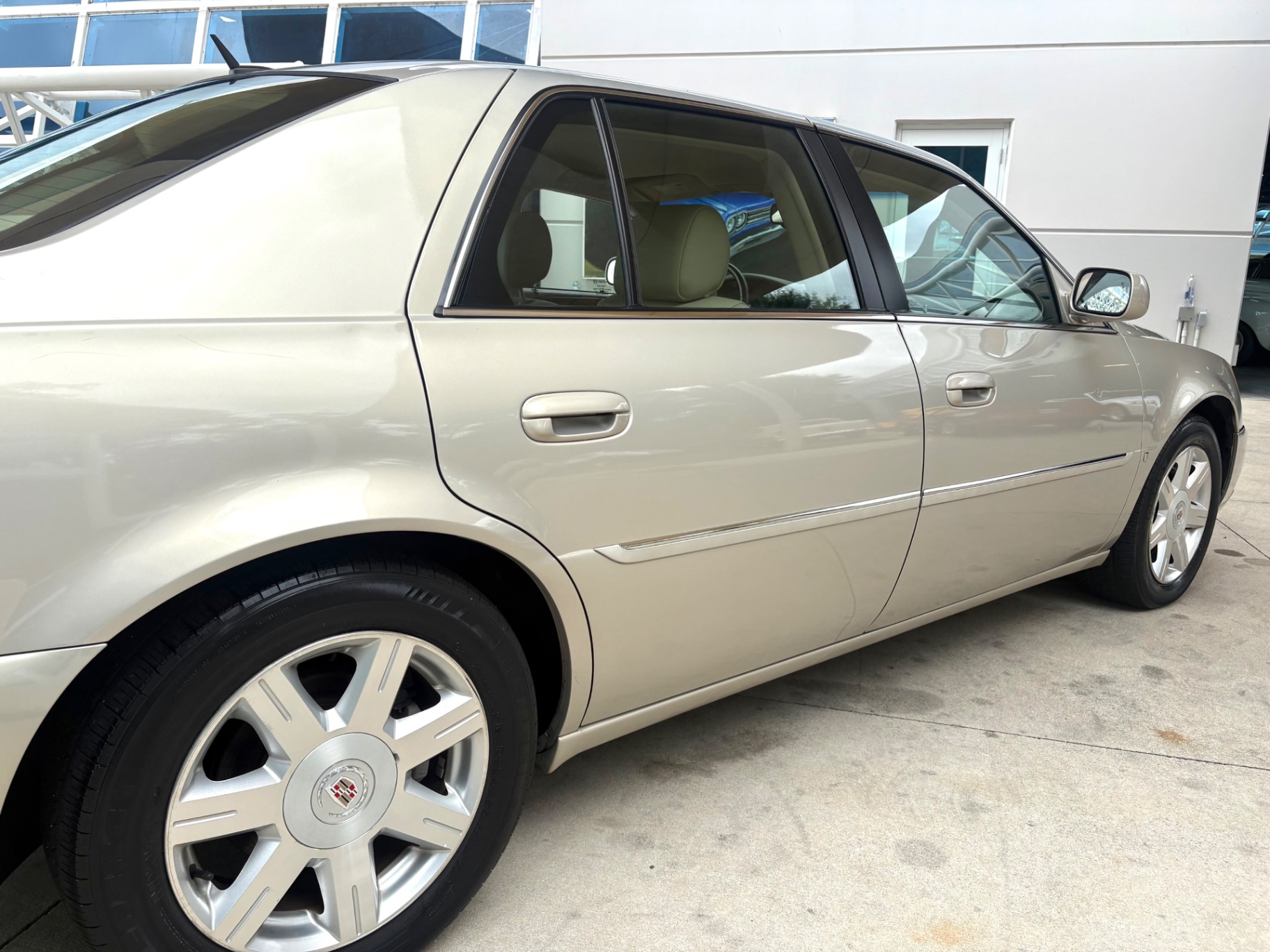 Vehicle photo 17