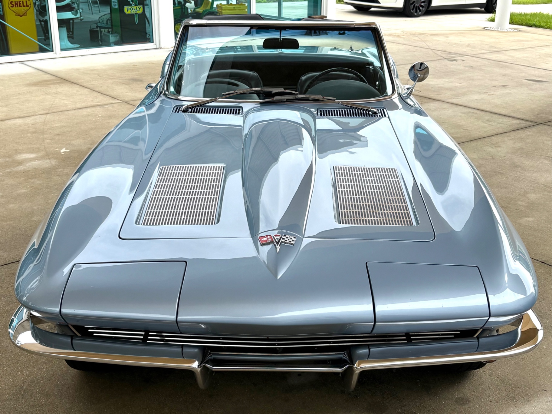 Vehicle photo 3