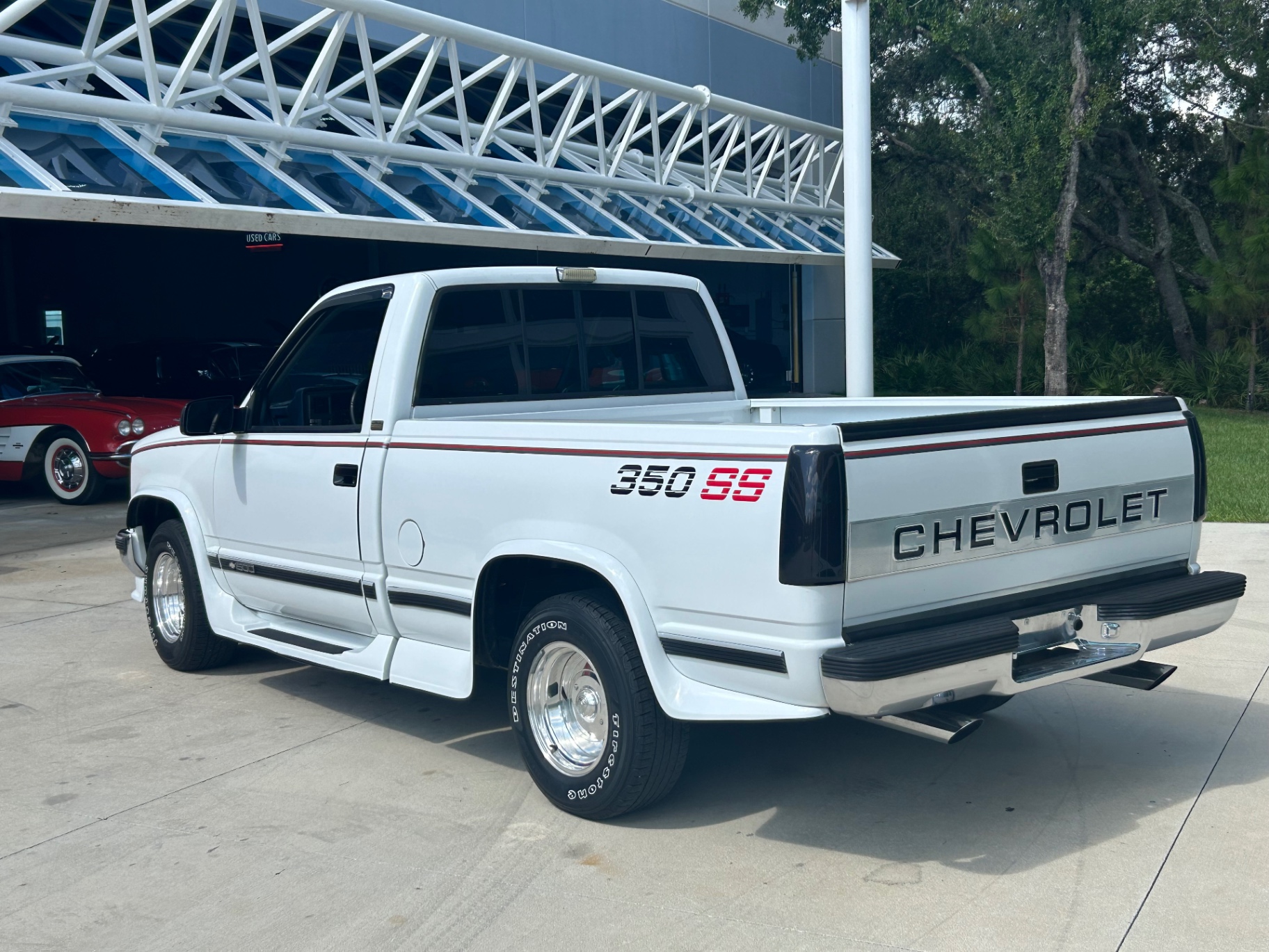 Vehicle photo 10