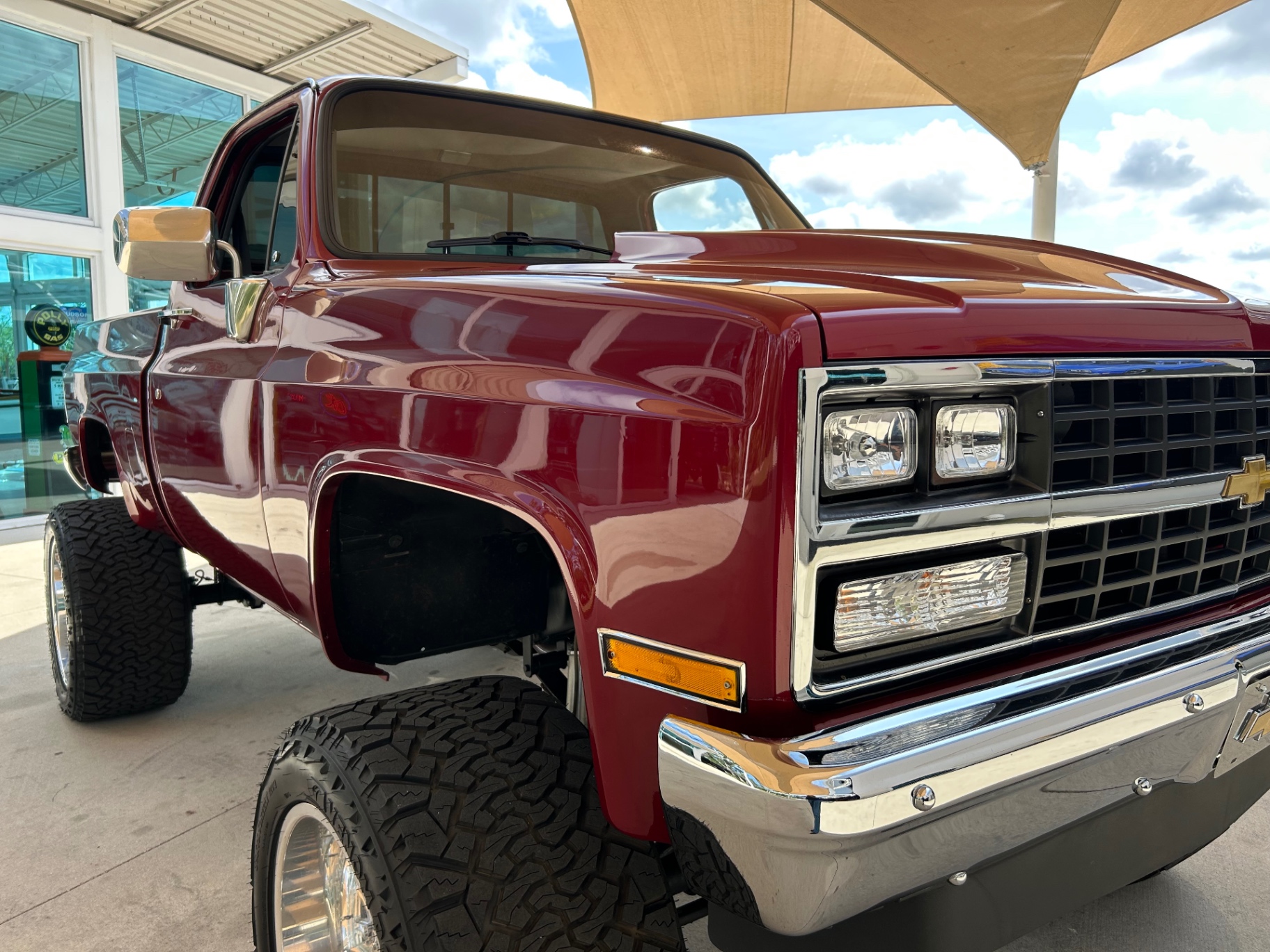 Vehicle photo 18