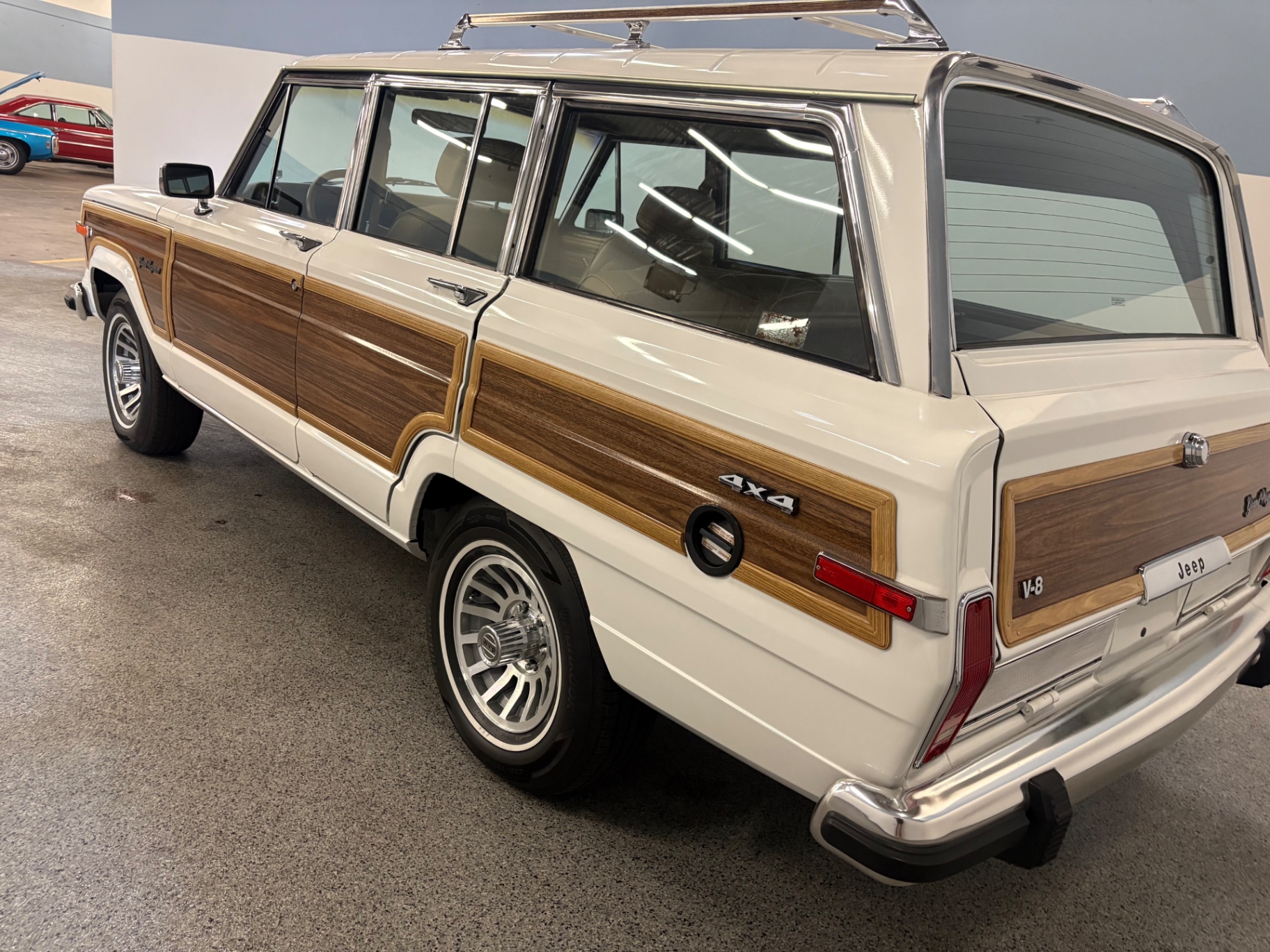 Vehicle photo 4