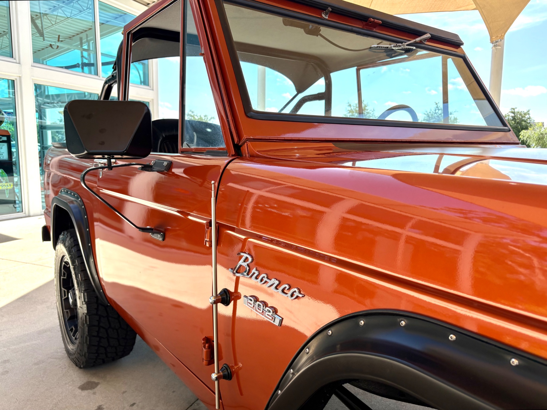 Vehicle photo 17