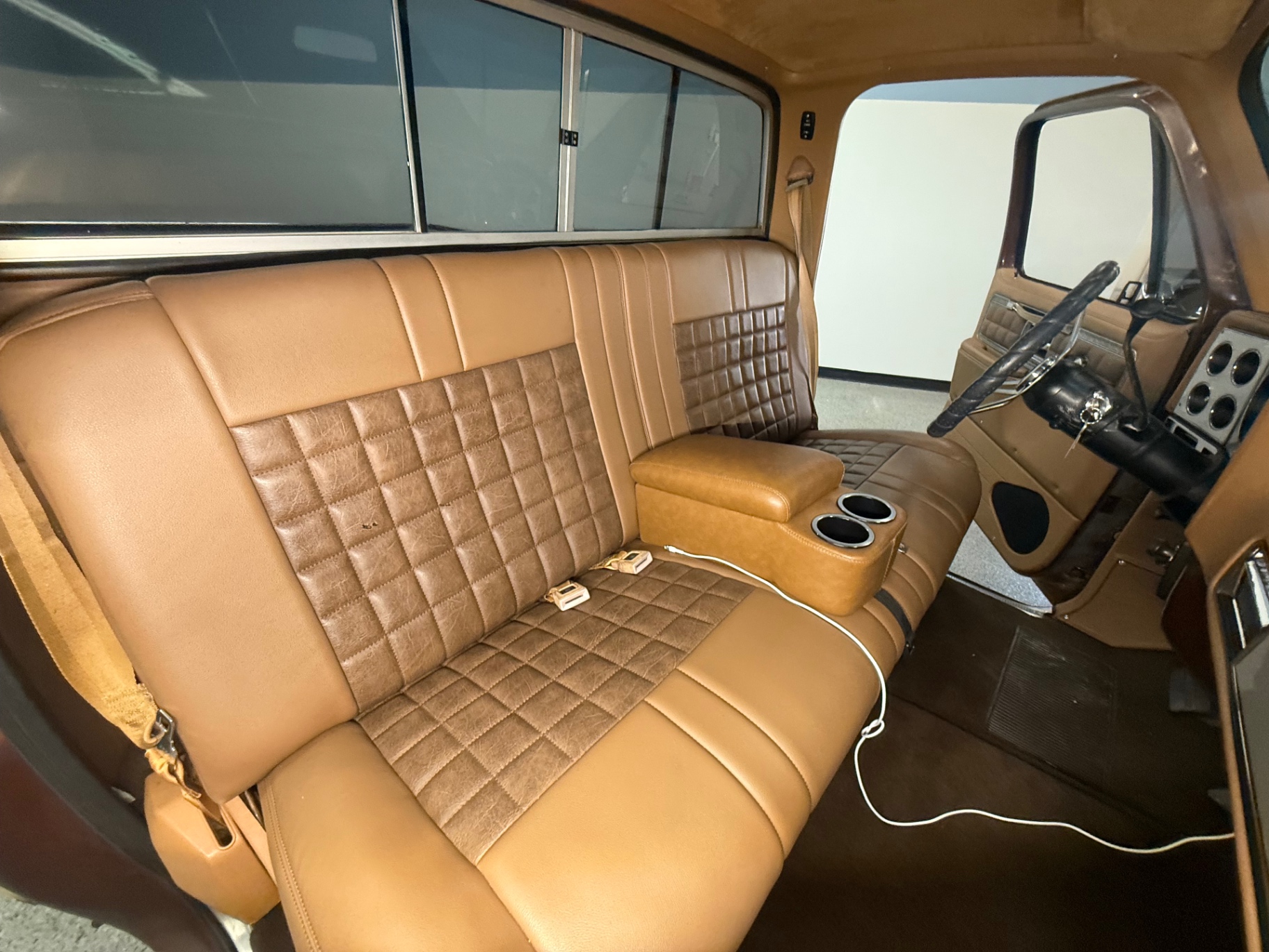Vehicle photo 35
