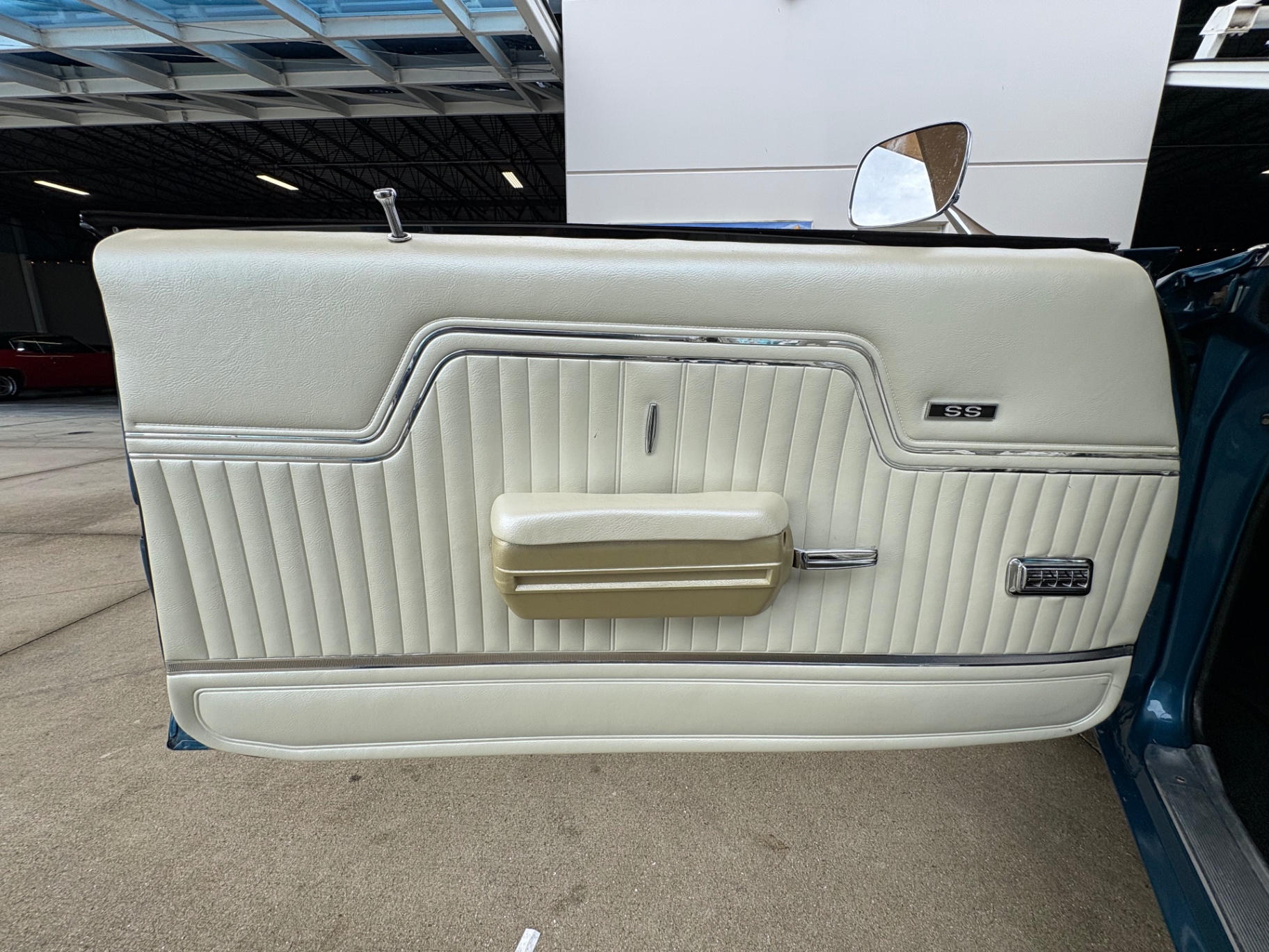 Vehicle photo 36