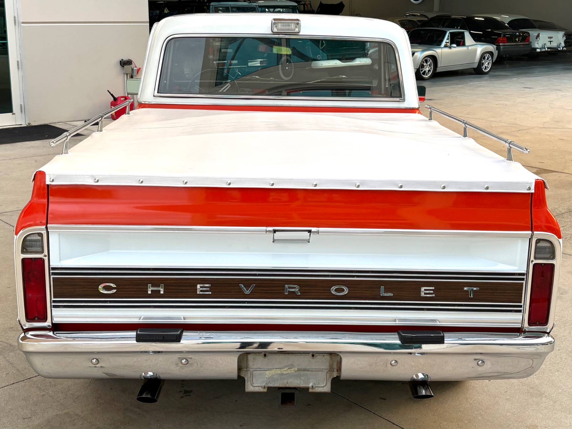 Vehicle photo 8