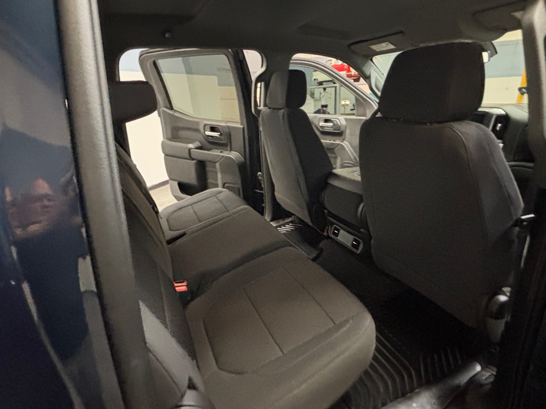 Vehicle photo 25