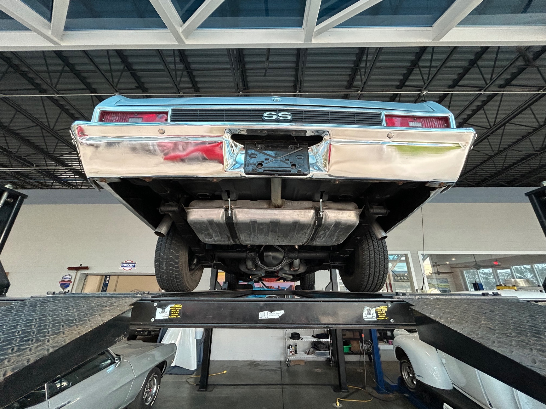 Vehicle photo 43