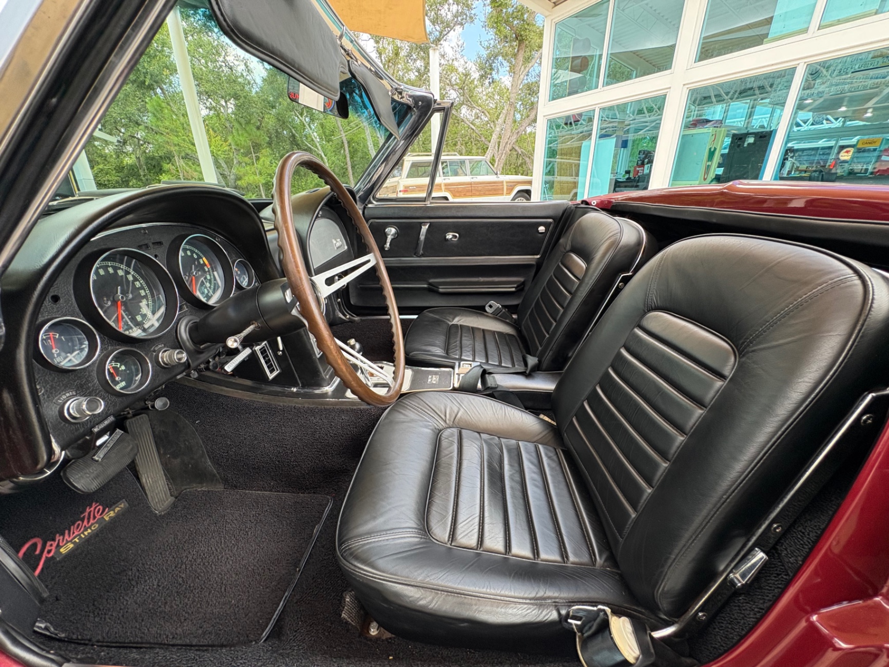 Vehicle photo 41