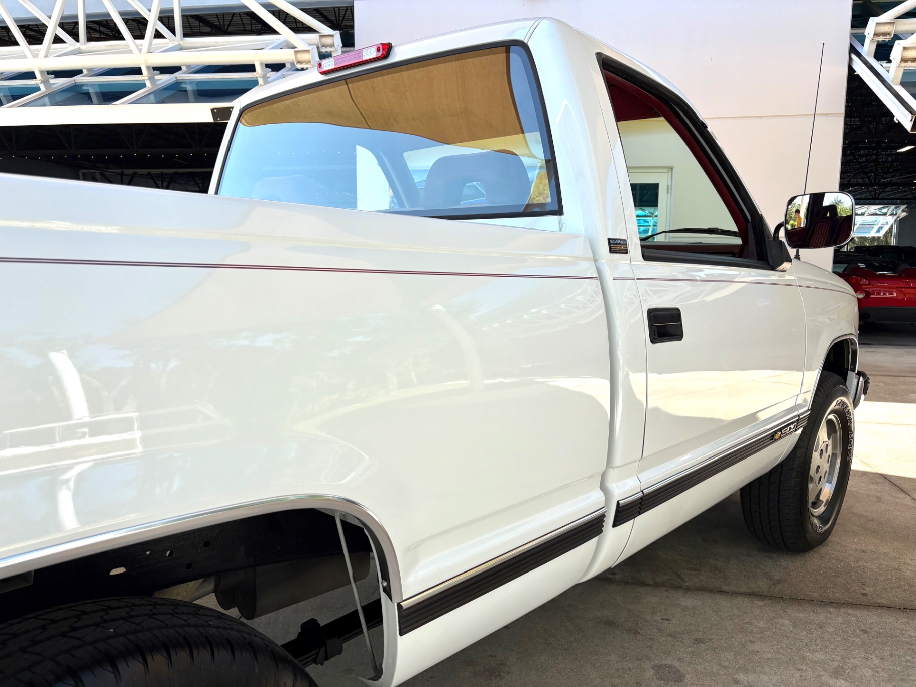 Vehicle photo 16