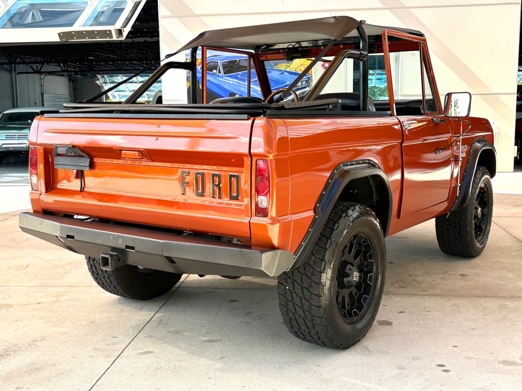 Vehicle photo 5