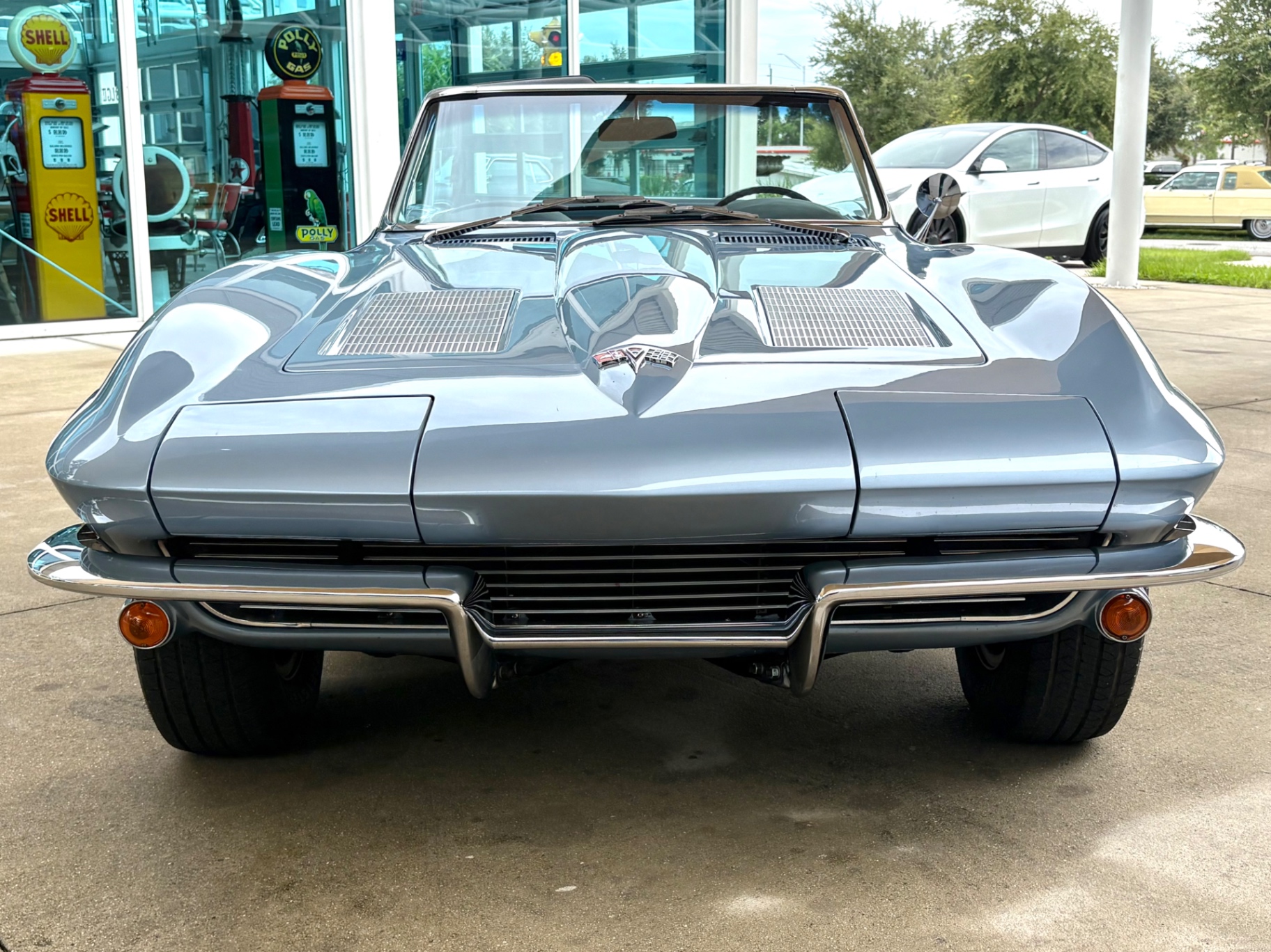 Vehicle photo 2