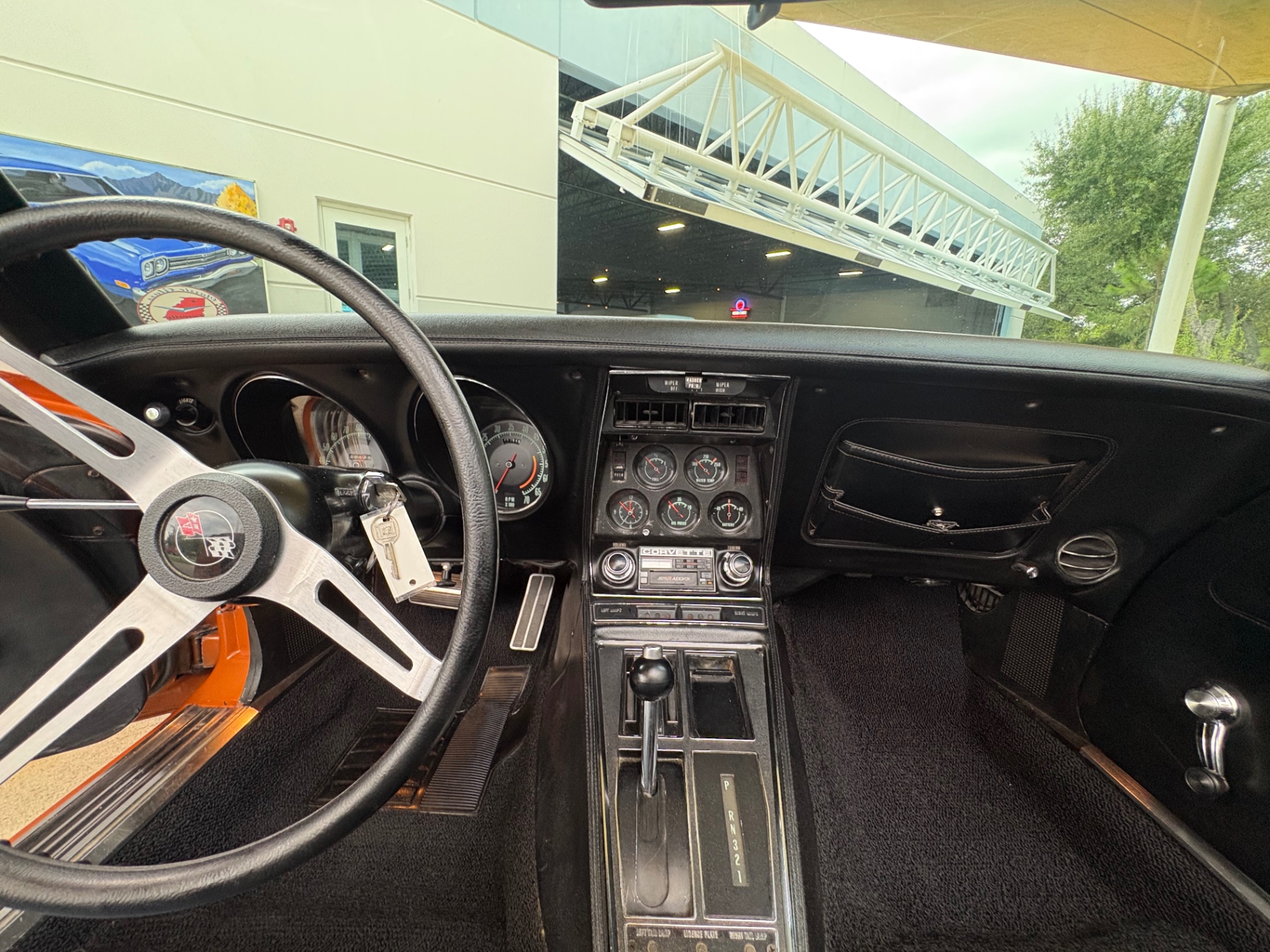 Vehicle photo 43