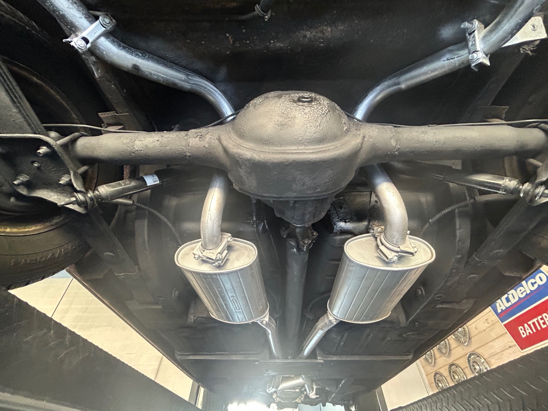 Vehicle photo 30