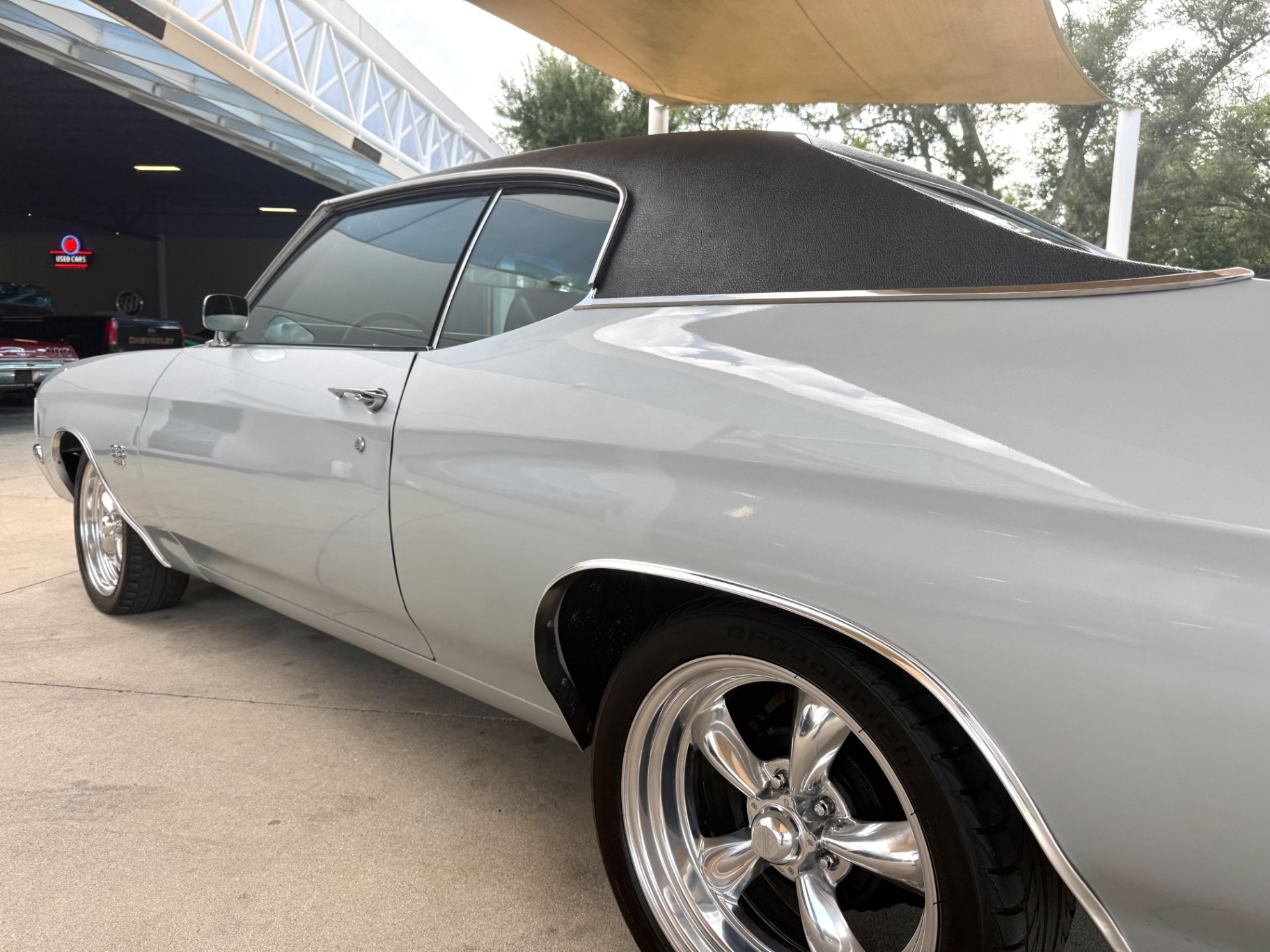 Vehicle photo 14