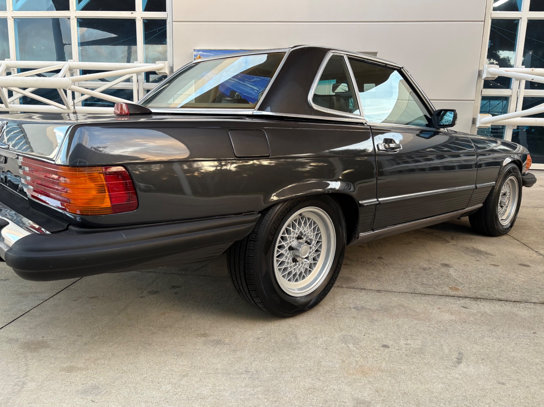 Vehicle photo 16