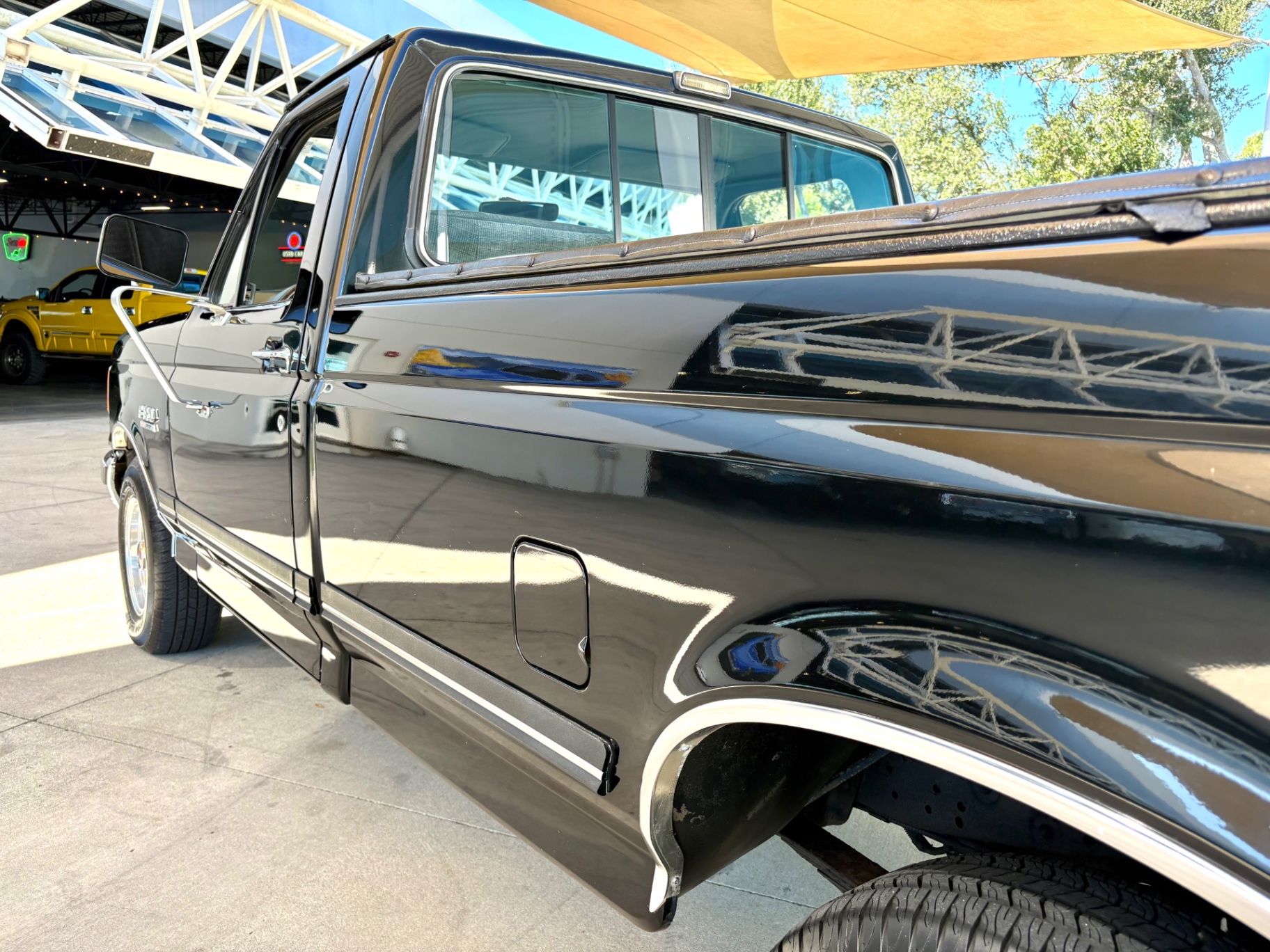 Vehicle photo 15
