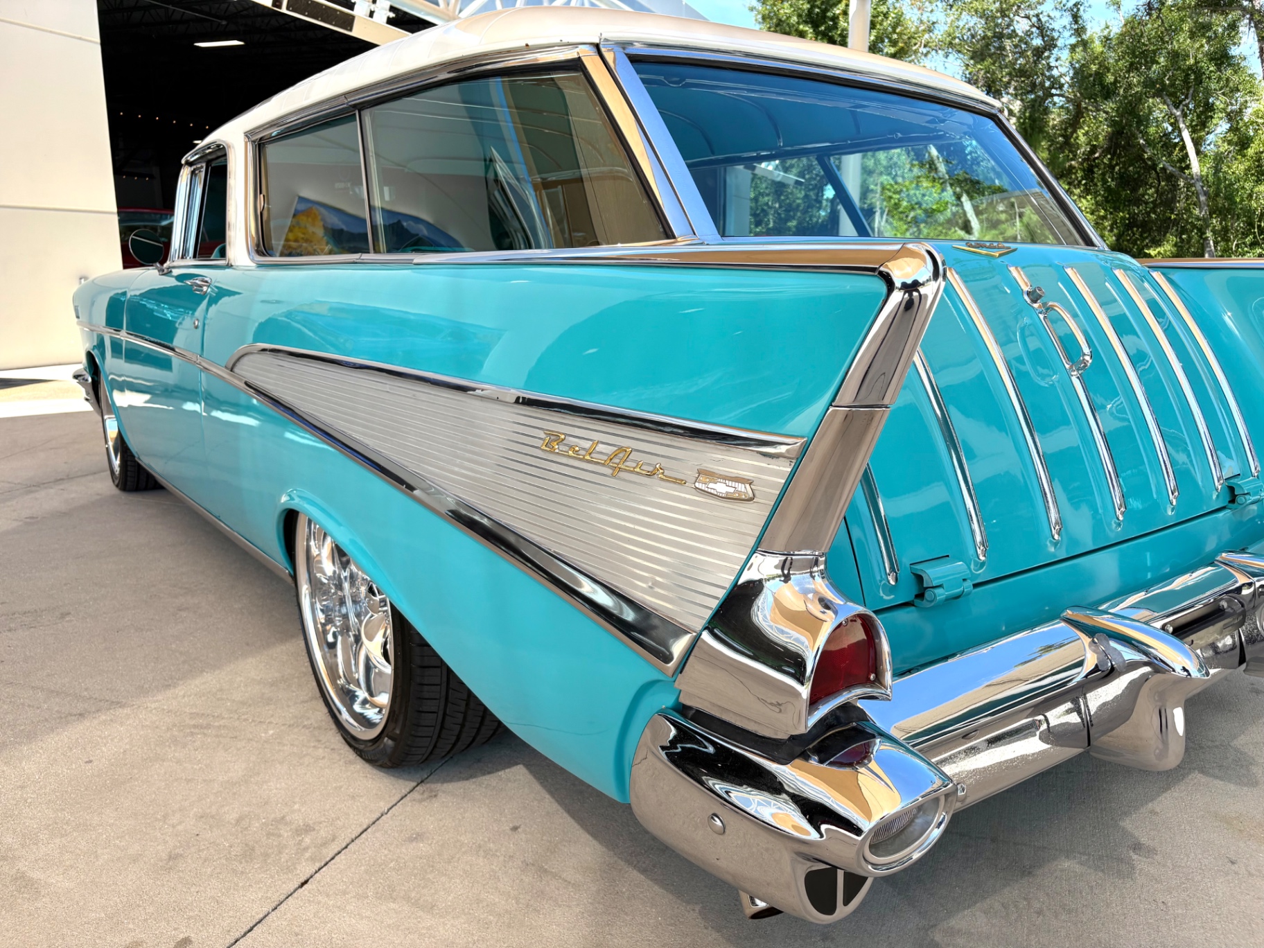 Vehicle photo 14