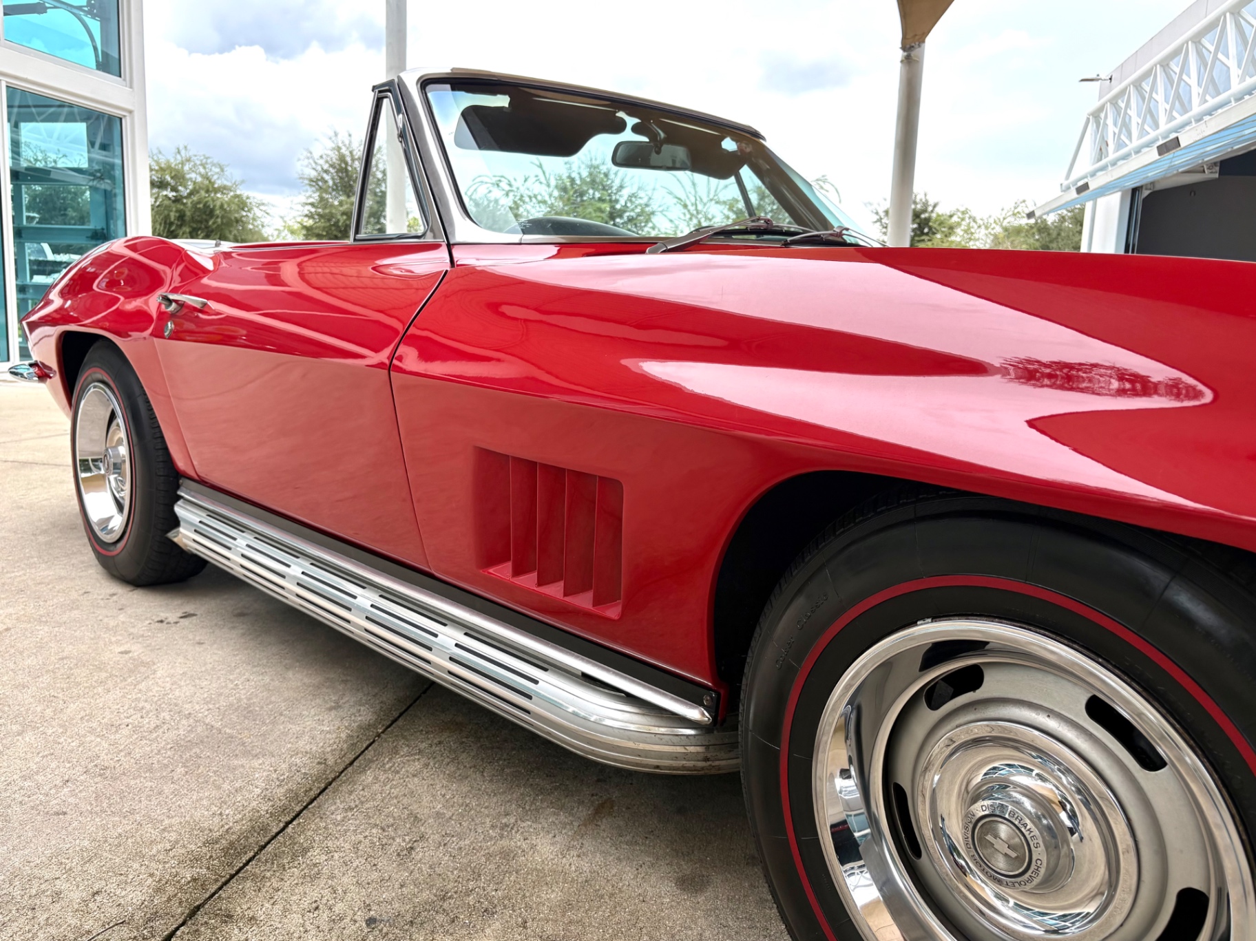 Vehicle photo 18