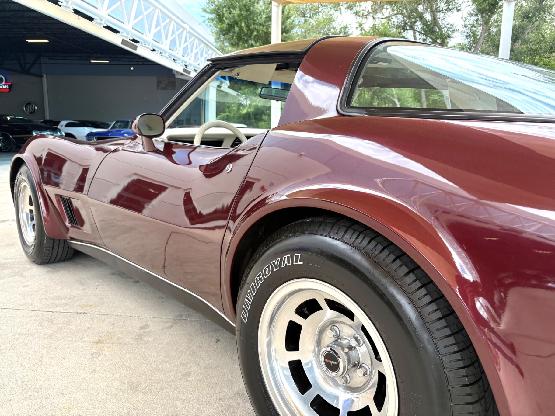 Vehicle photo 14